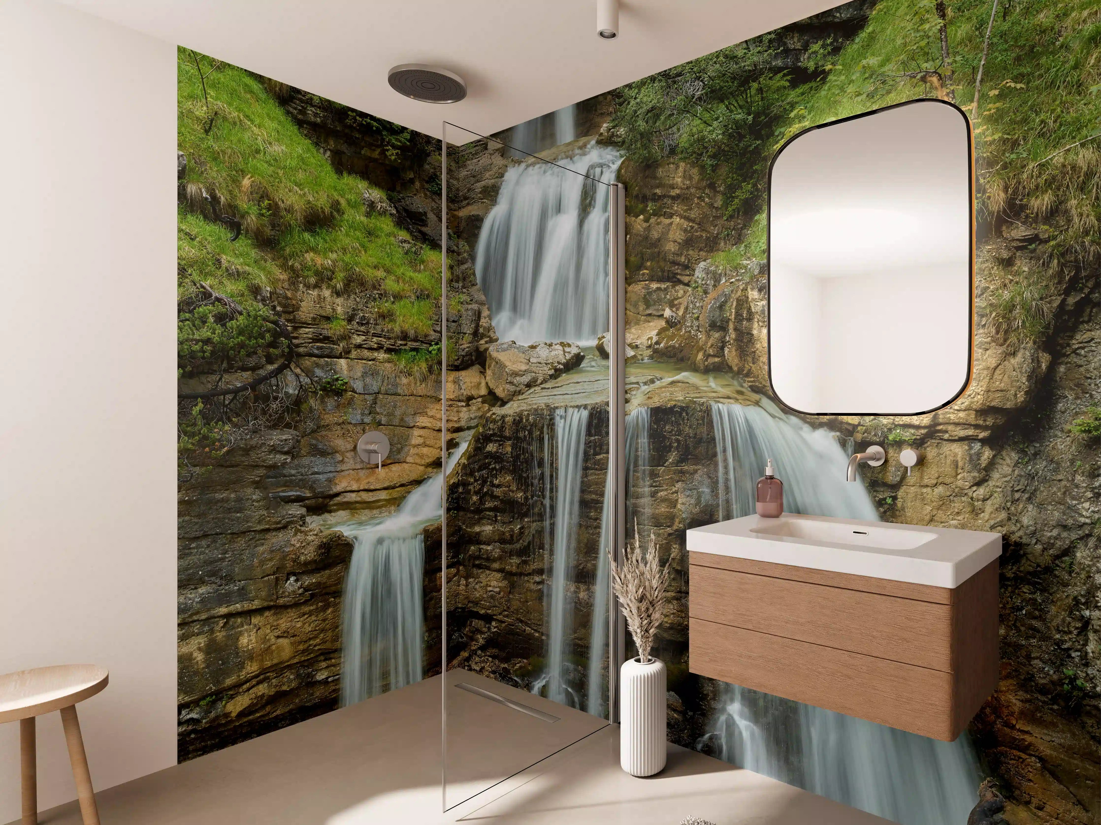 Wandverkleidung Bad - Grauer Wasserfall im grünen Paradies