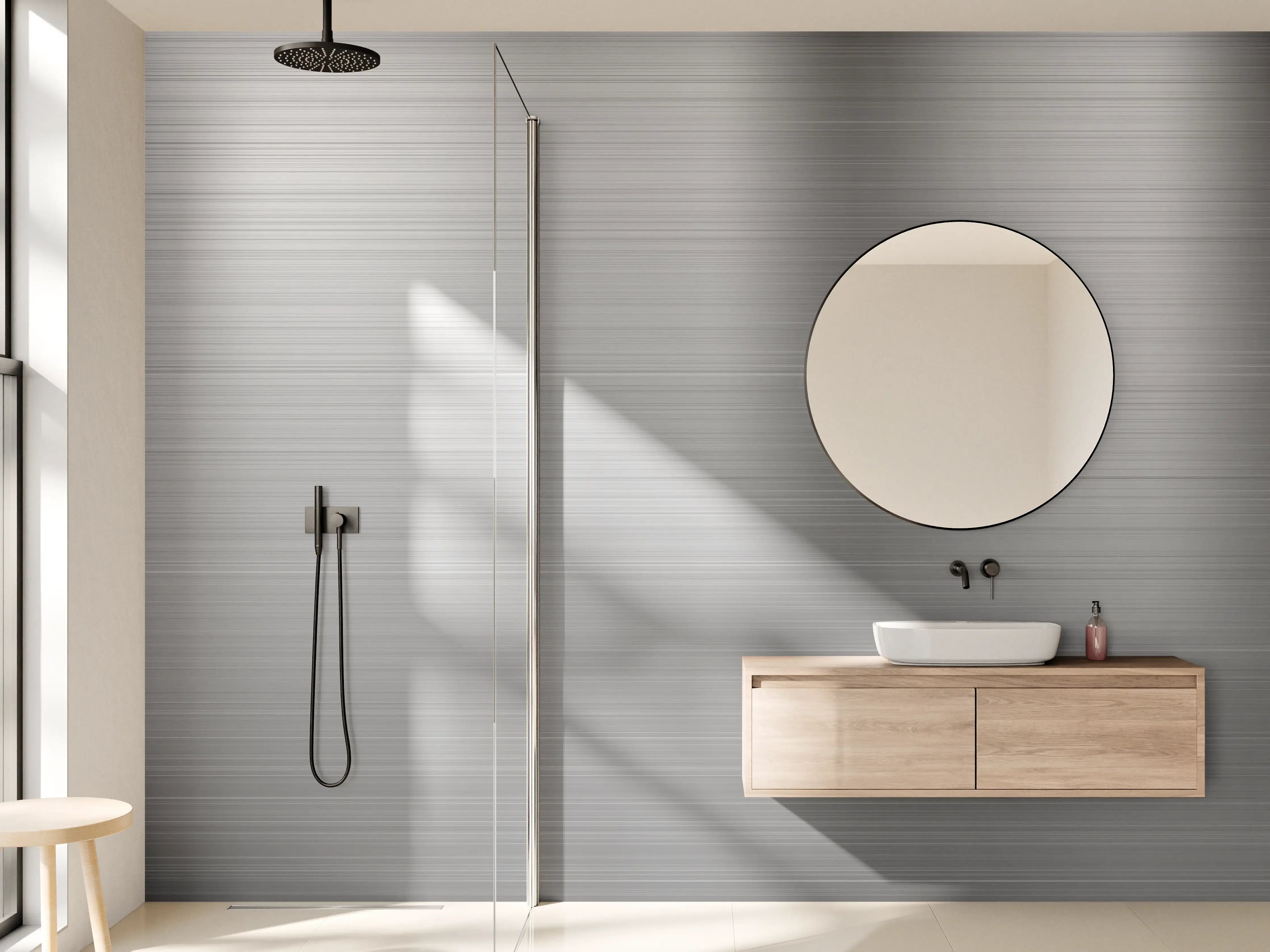 Wandverkleidung Bad - Graues Metall mit reflektierender Oberfläche