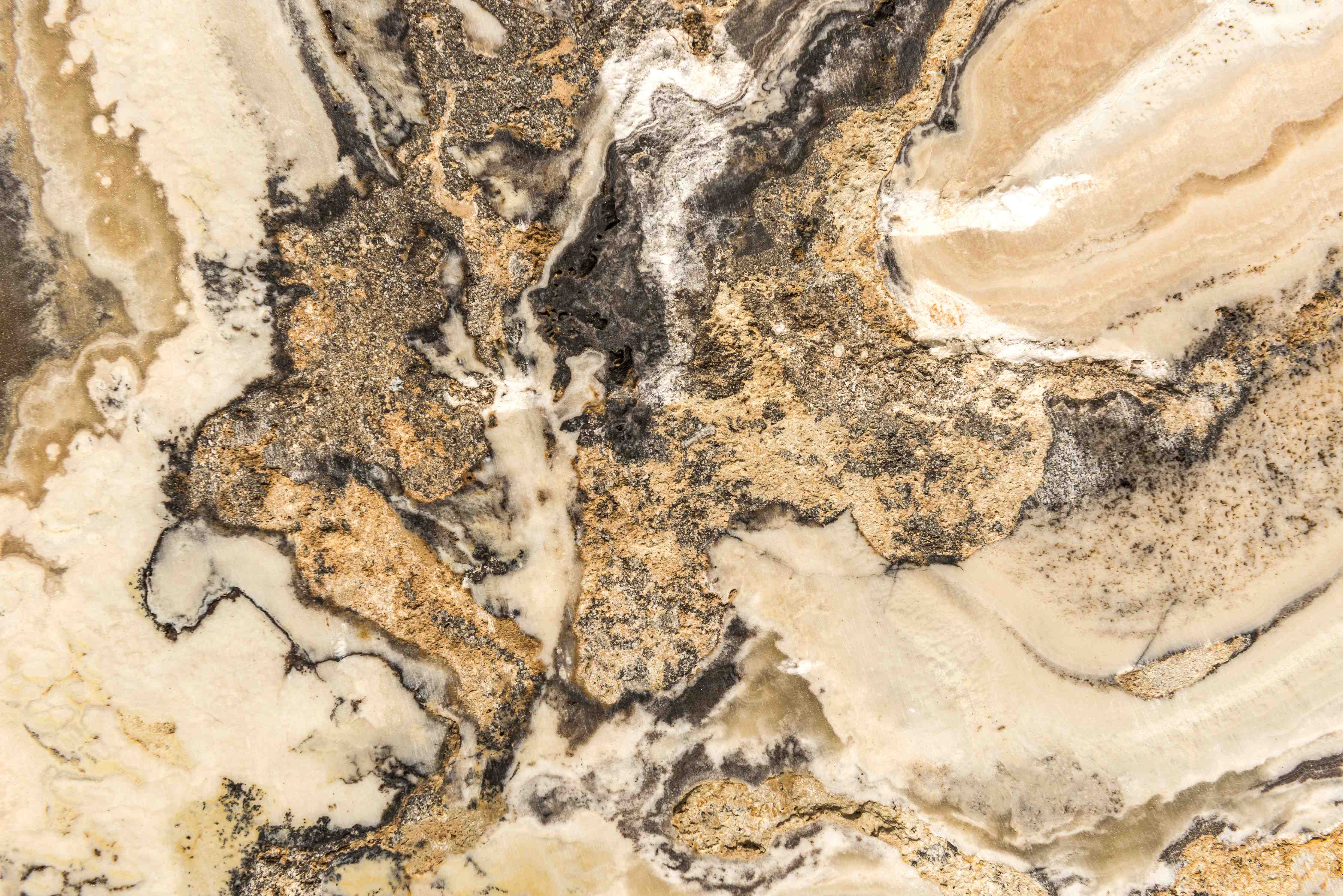 Wandverkleidung Bad-Grauschimmernde Marmor-Akzente mit Gold