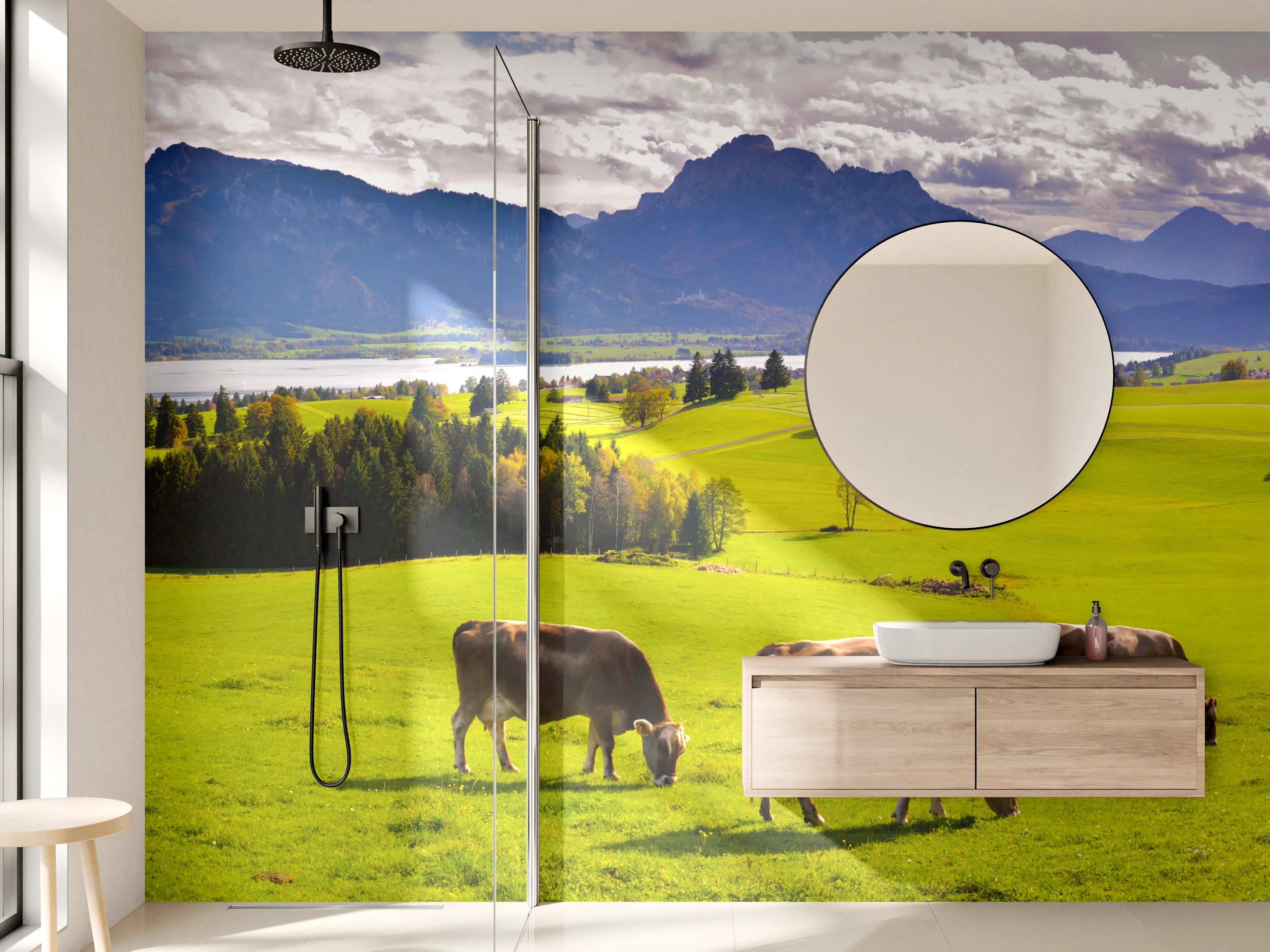 Wandverkleidung Bad - Grüne Bergwiese mit Kühen