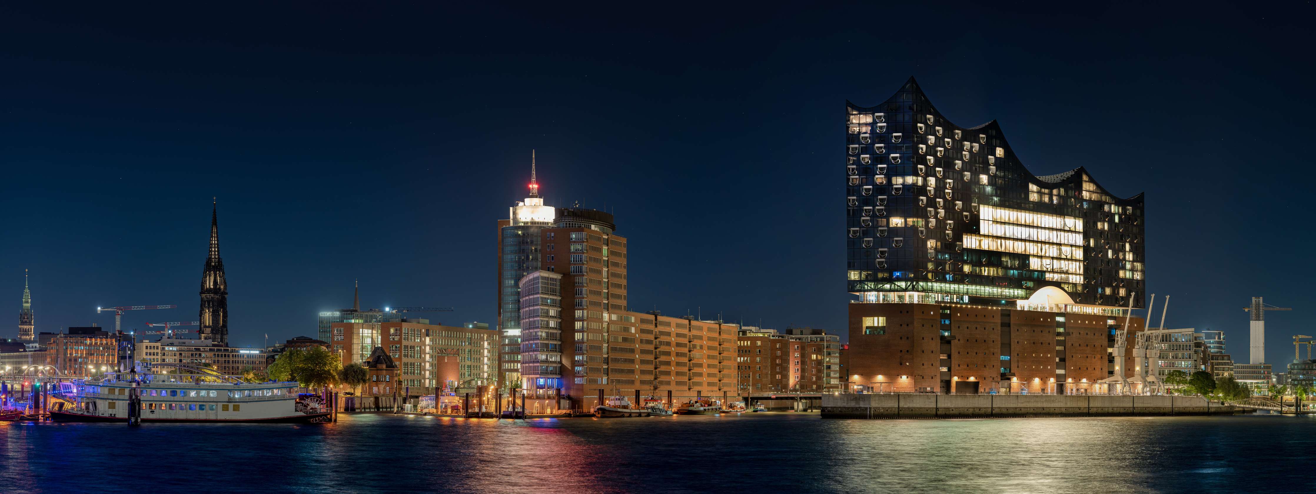 Wandverkleidung Bad-Hamburg bei Nacht