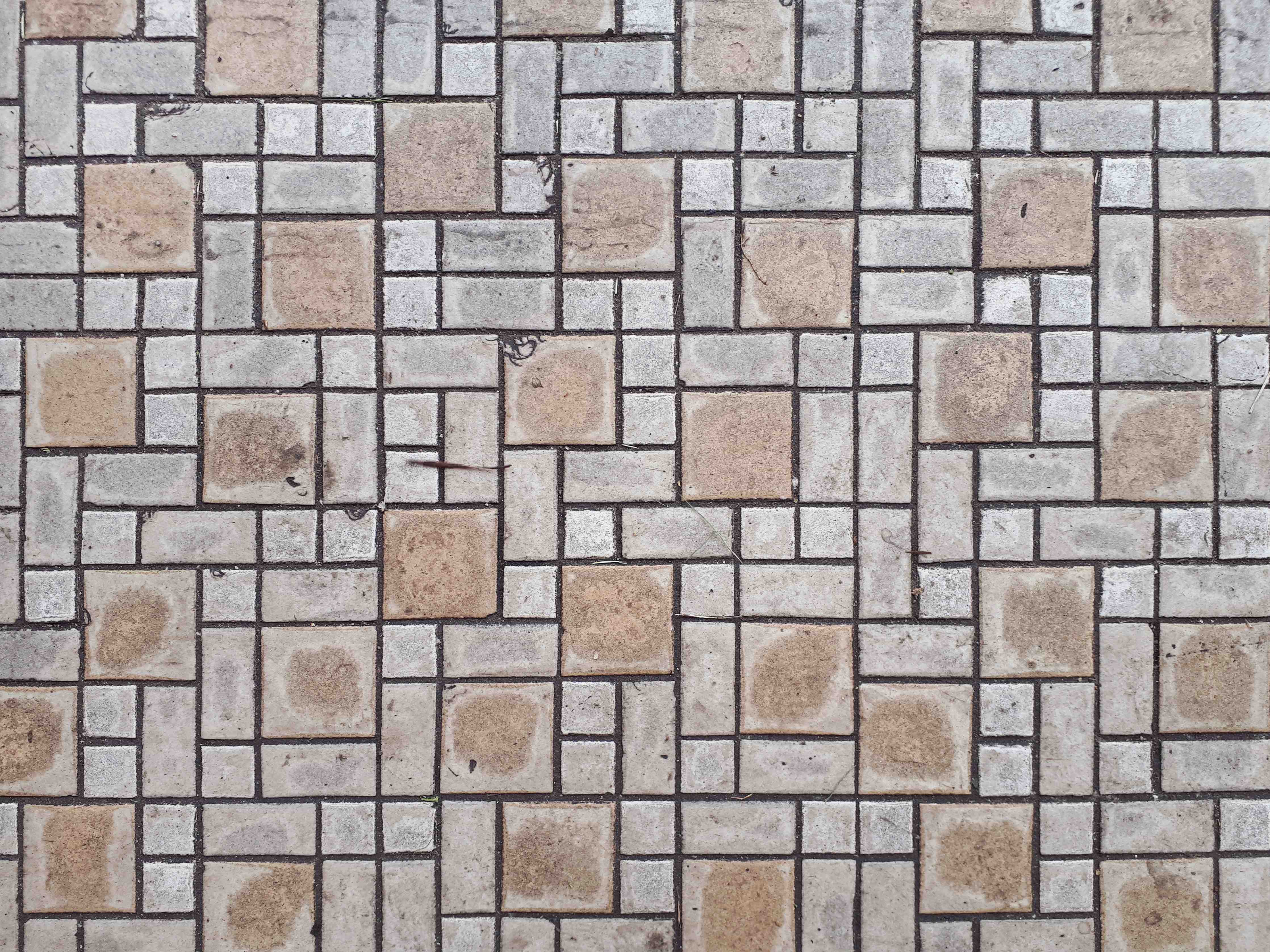 Wandverkleidung Bad-Hellbeige Fliesenmuster mit dunklen Linien