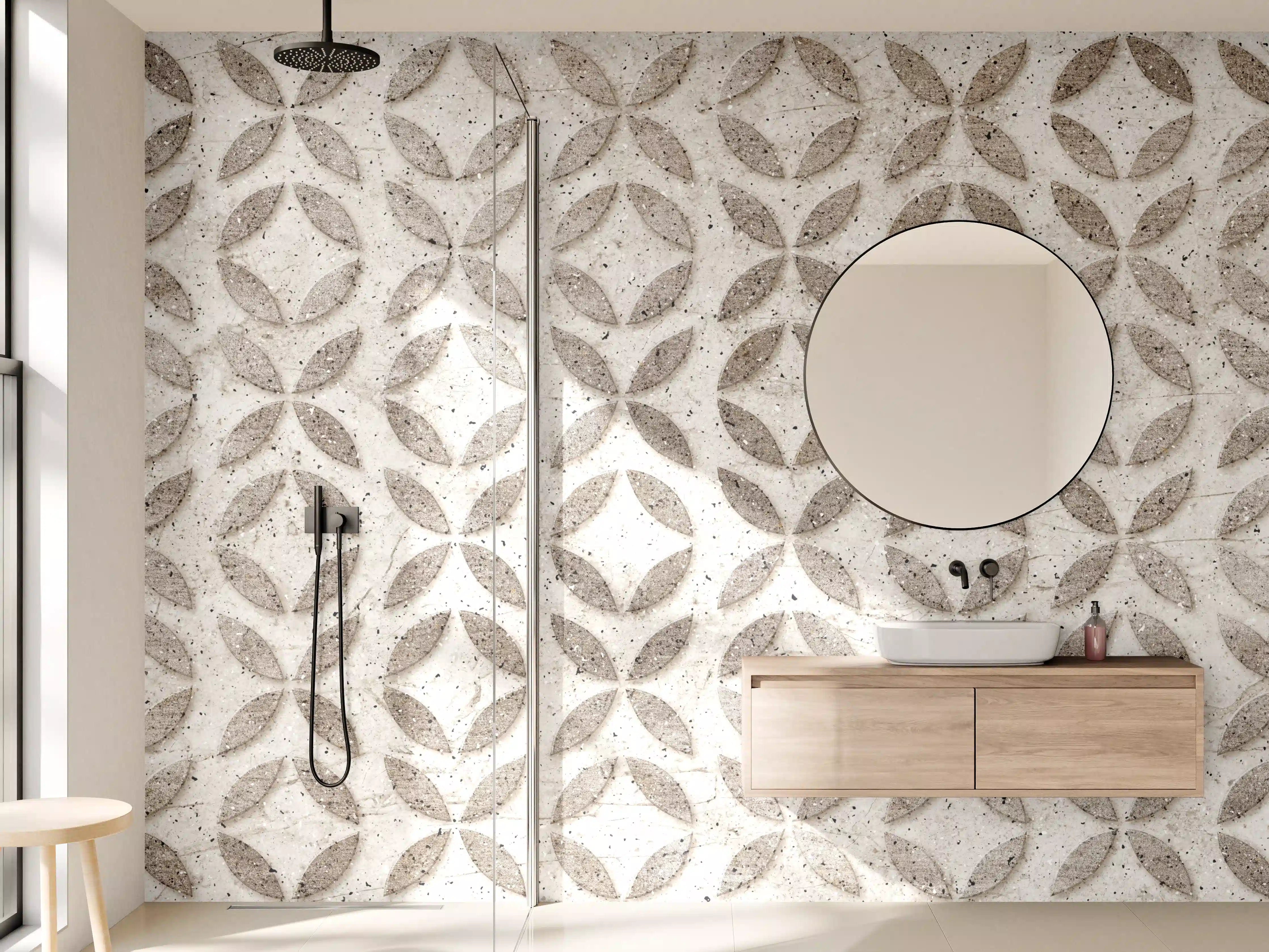 Wandverkleidung Bad - Helle Fliesen mit geometrischem Muster in Beige und Grau