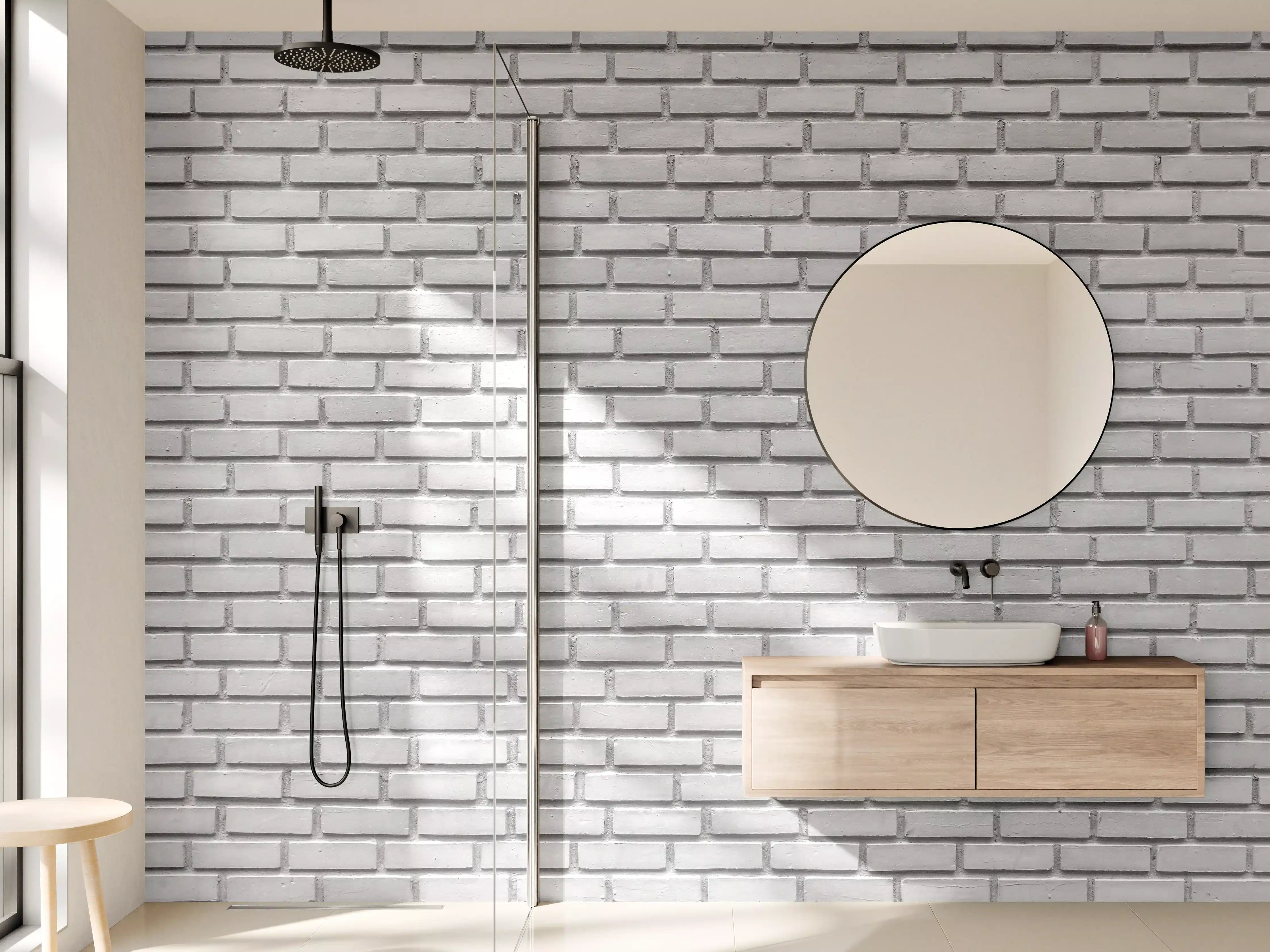 Wandverkleidung Bad - Helle Grauziegelwand