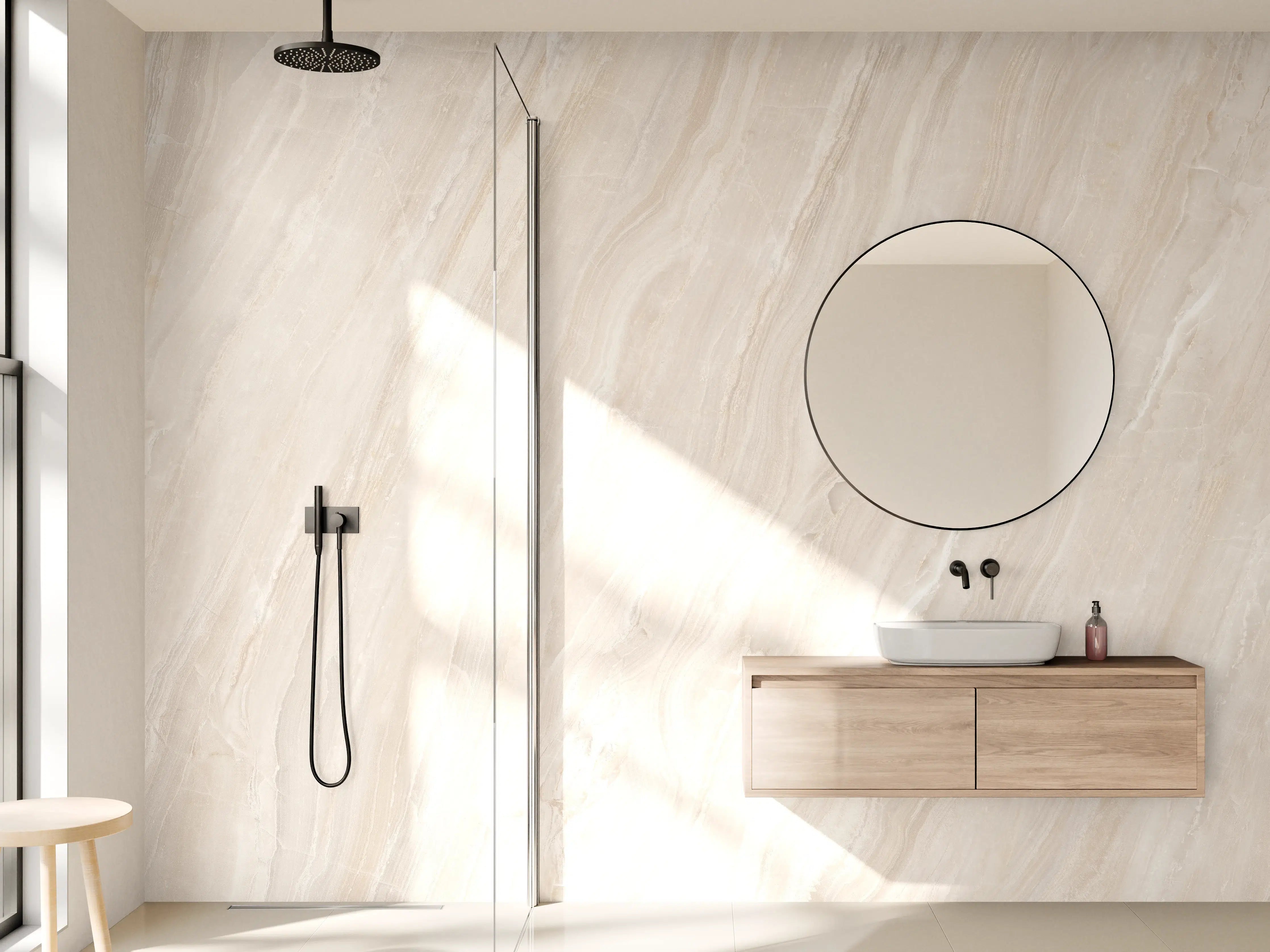 Wandverkleidung Bad - Helle Marmor-Textur in Beige und Hellgrau