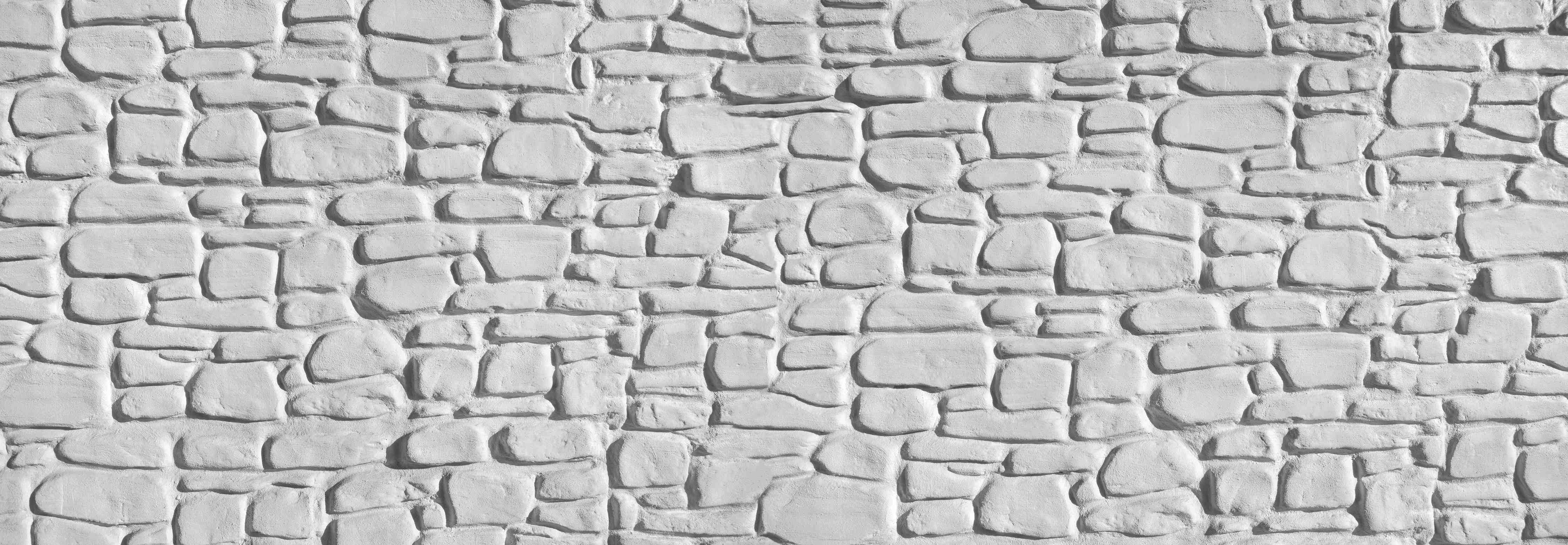 Wandverkleidung Bad-Helle Steinmauer mit weißem Mörtel