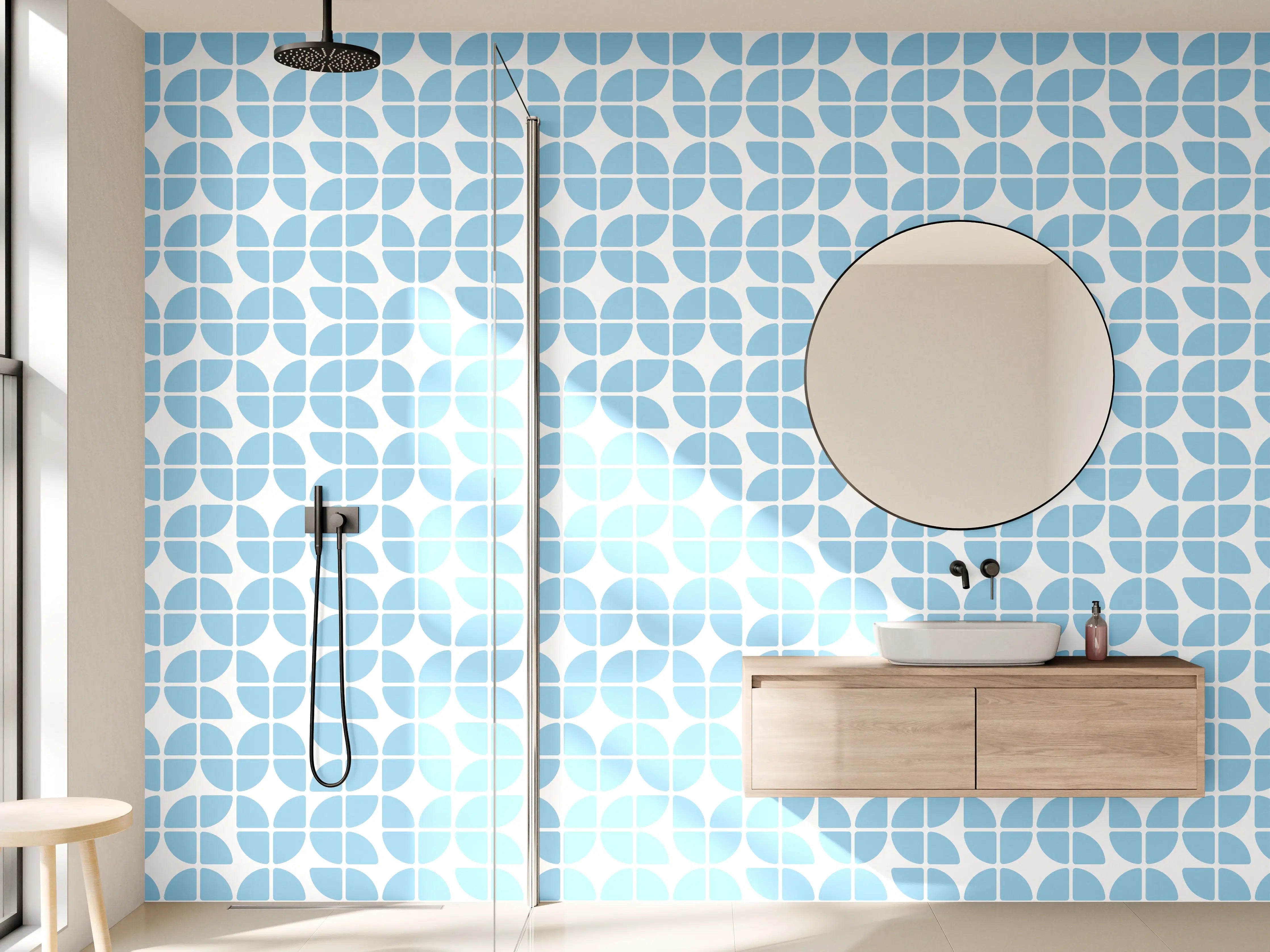 Wandverkleidung Bad - Heller blauer geometrischer Musterteppich