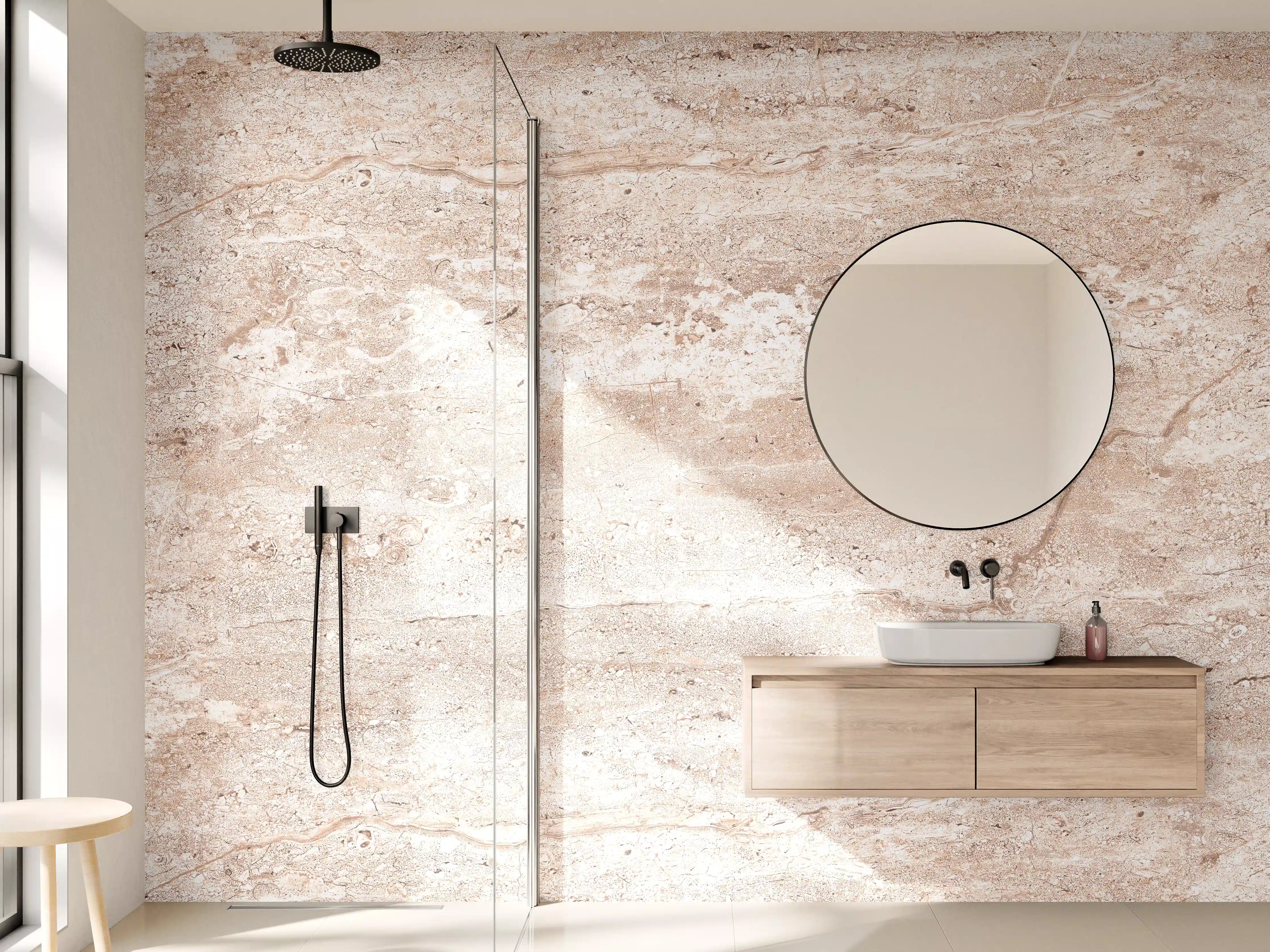 Wandverkleidung Bad - Heller rostiger Marmor