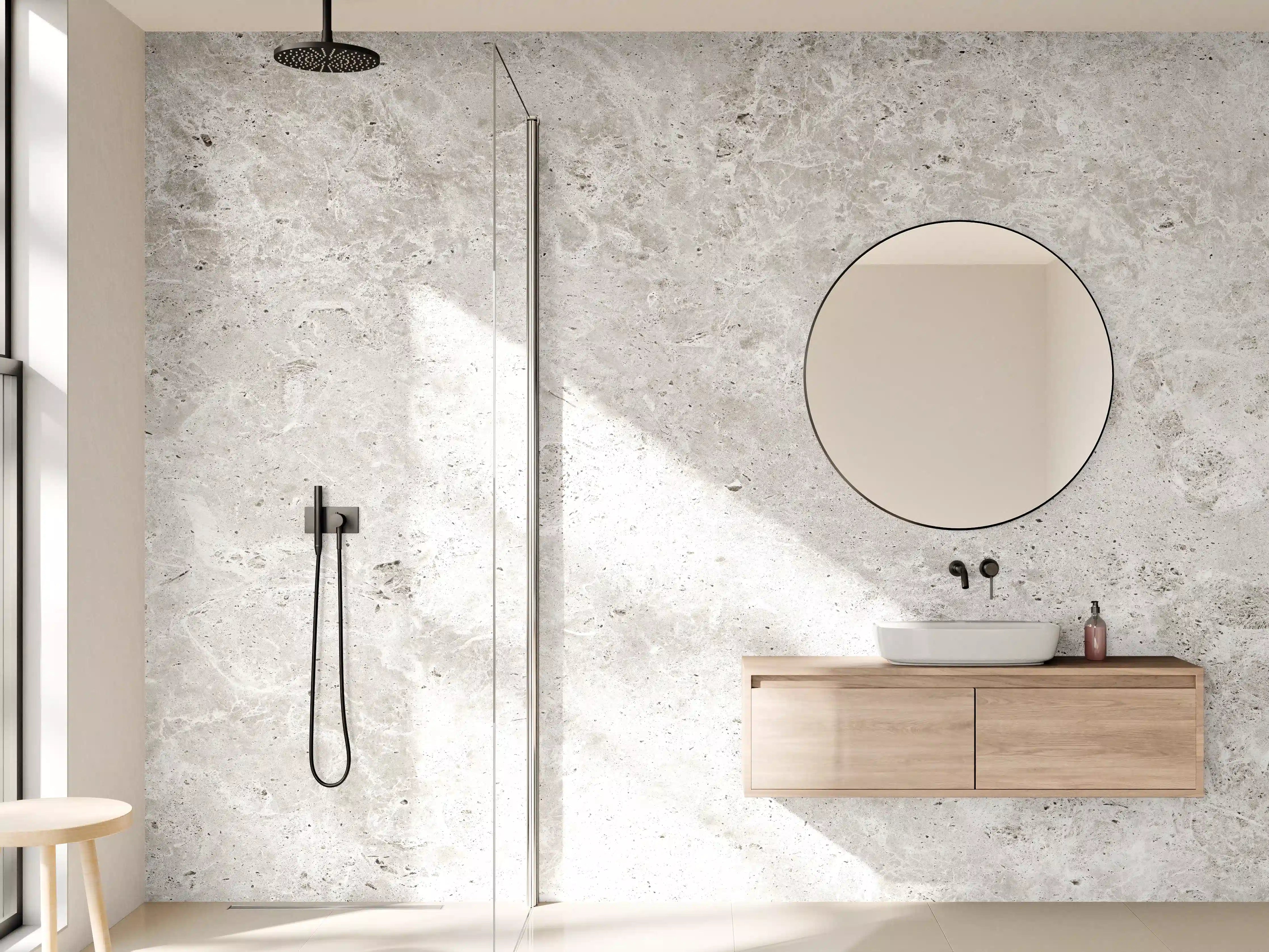 Wandverkleidung Bad - Helles Betonmauer-Design mit subtiler Textur