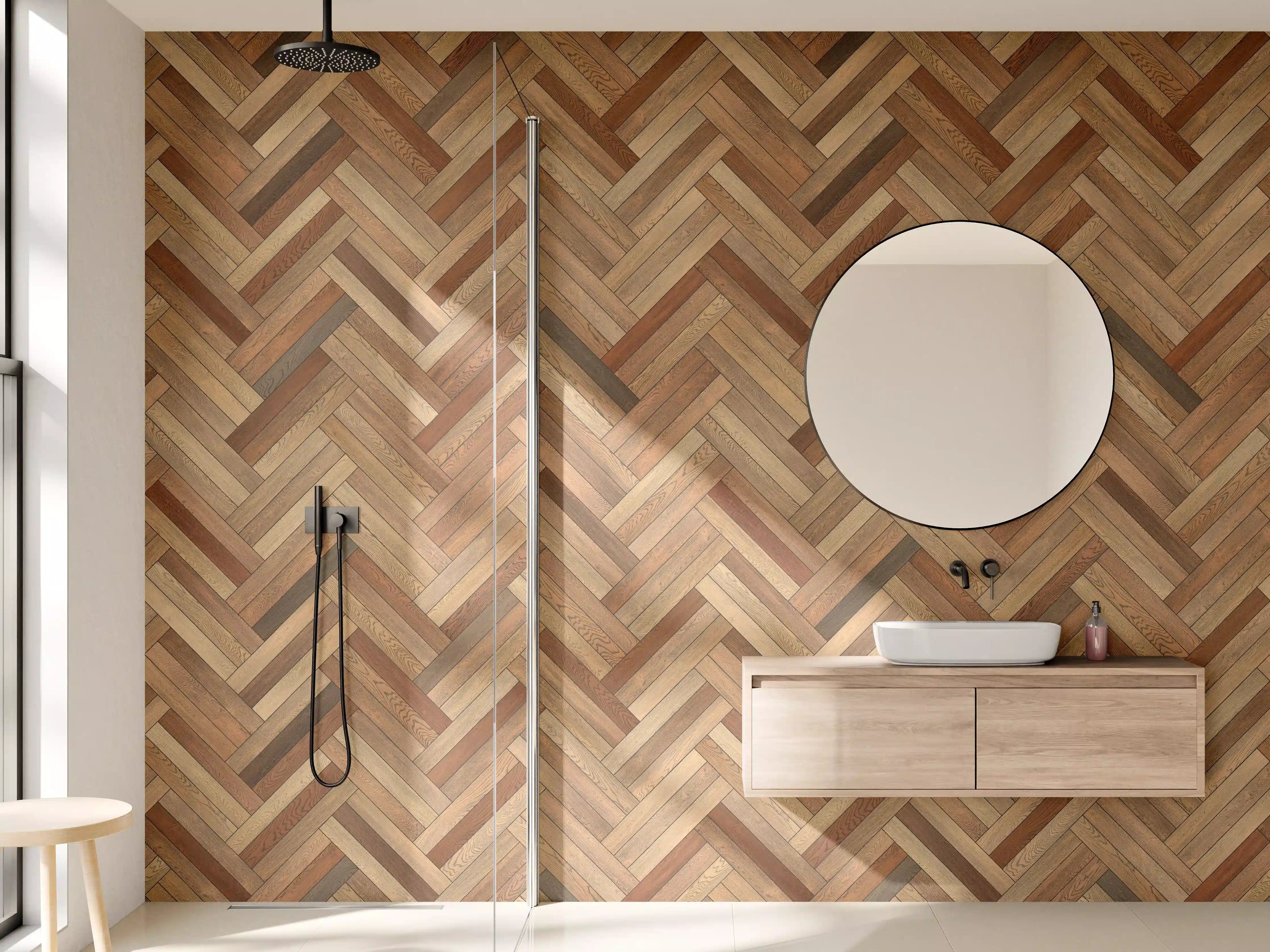 Wandverkleidung Bad - Hochwertige Holzwand im Wärmebraun