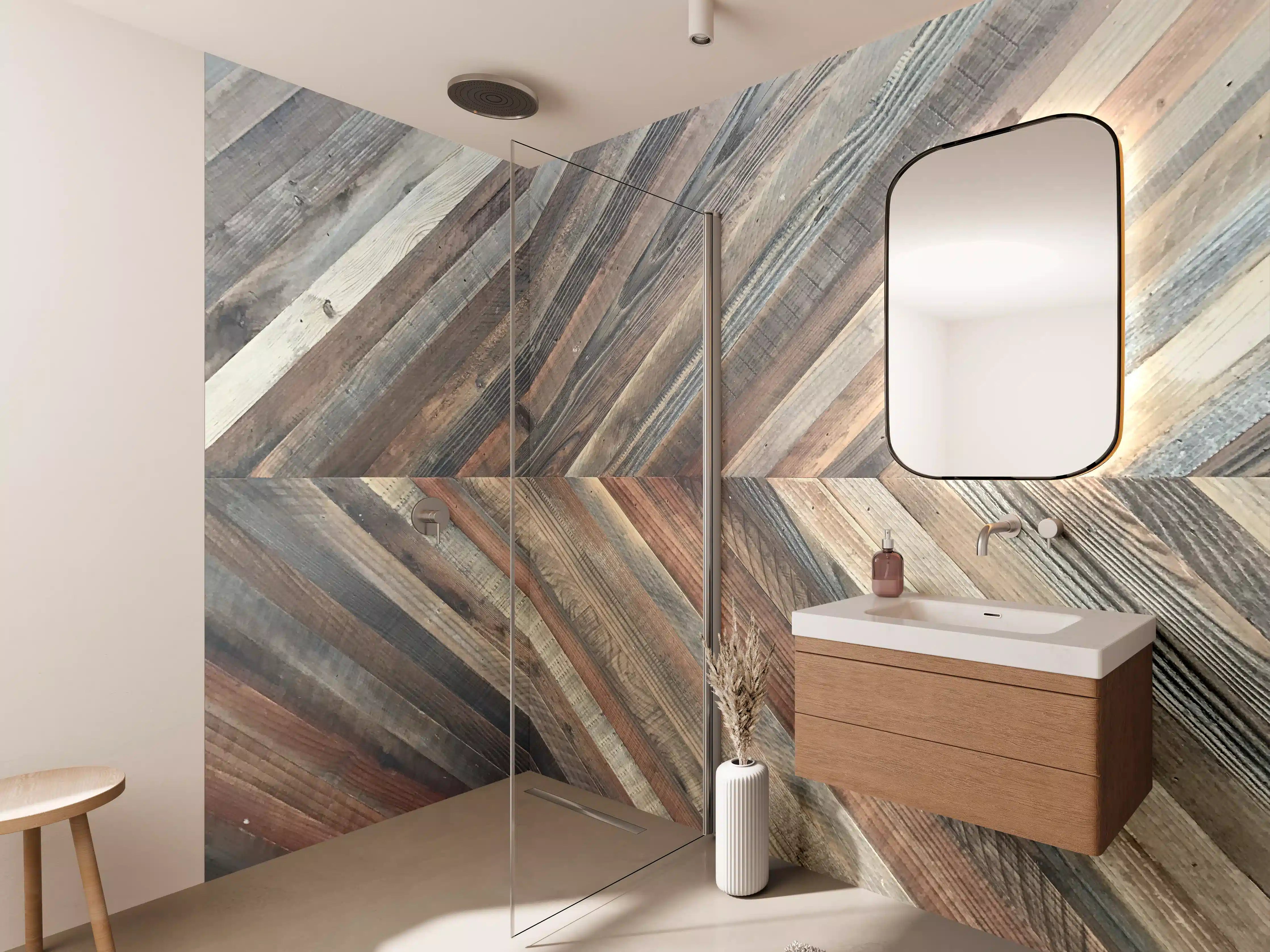 Wandverkleidung Bad - Holzoptik mit bunten Akzenten