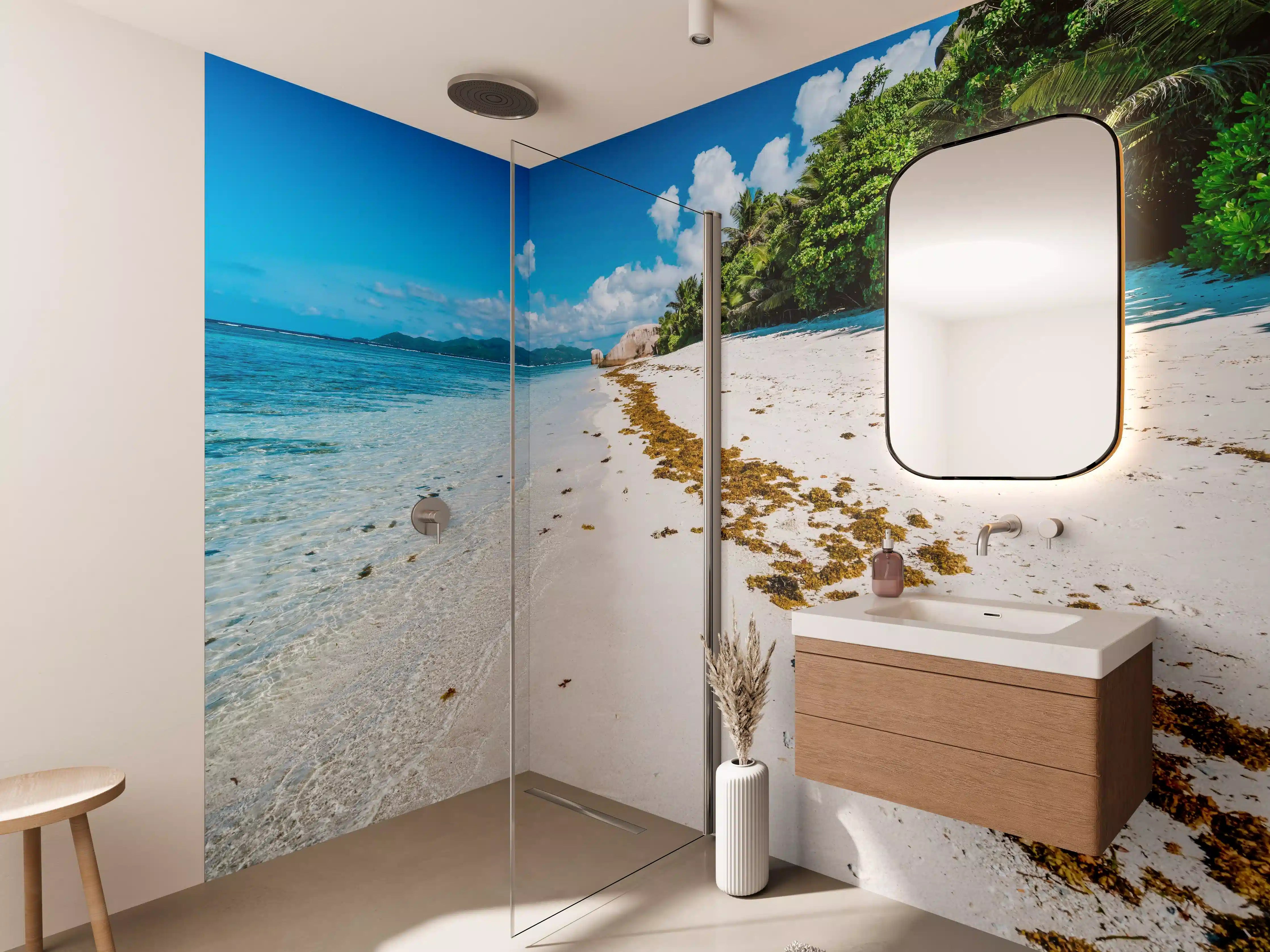 Wandverkleidung Bad - Idyllischer Strand mit klarer Meeresbrise