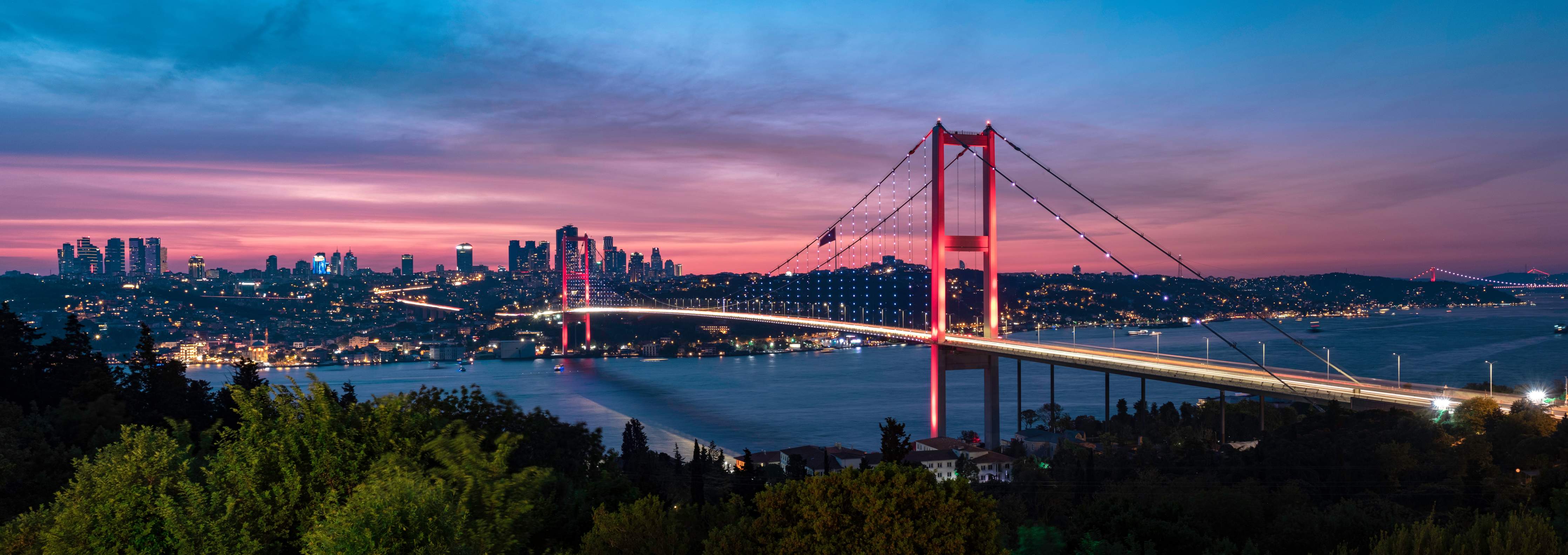 Wandverkleidung Bad-Istanbul Bosporusbrücke bei Dämmerung