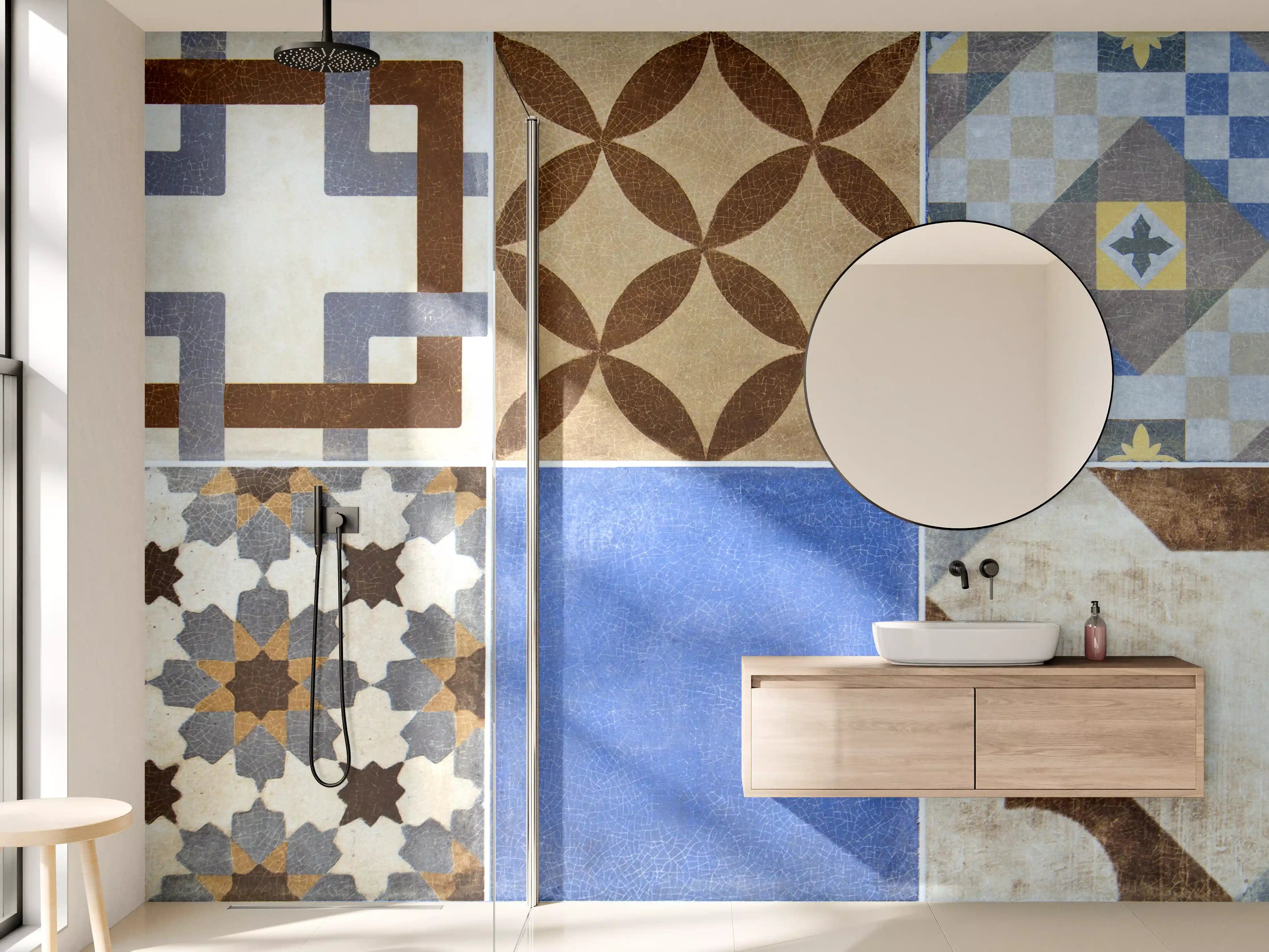 Wandverkleidung Bad - Klassische Fliesenmuster in Blau, Braun und Beige