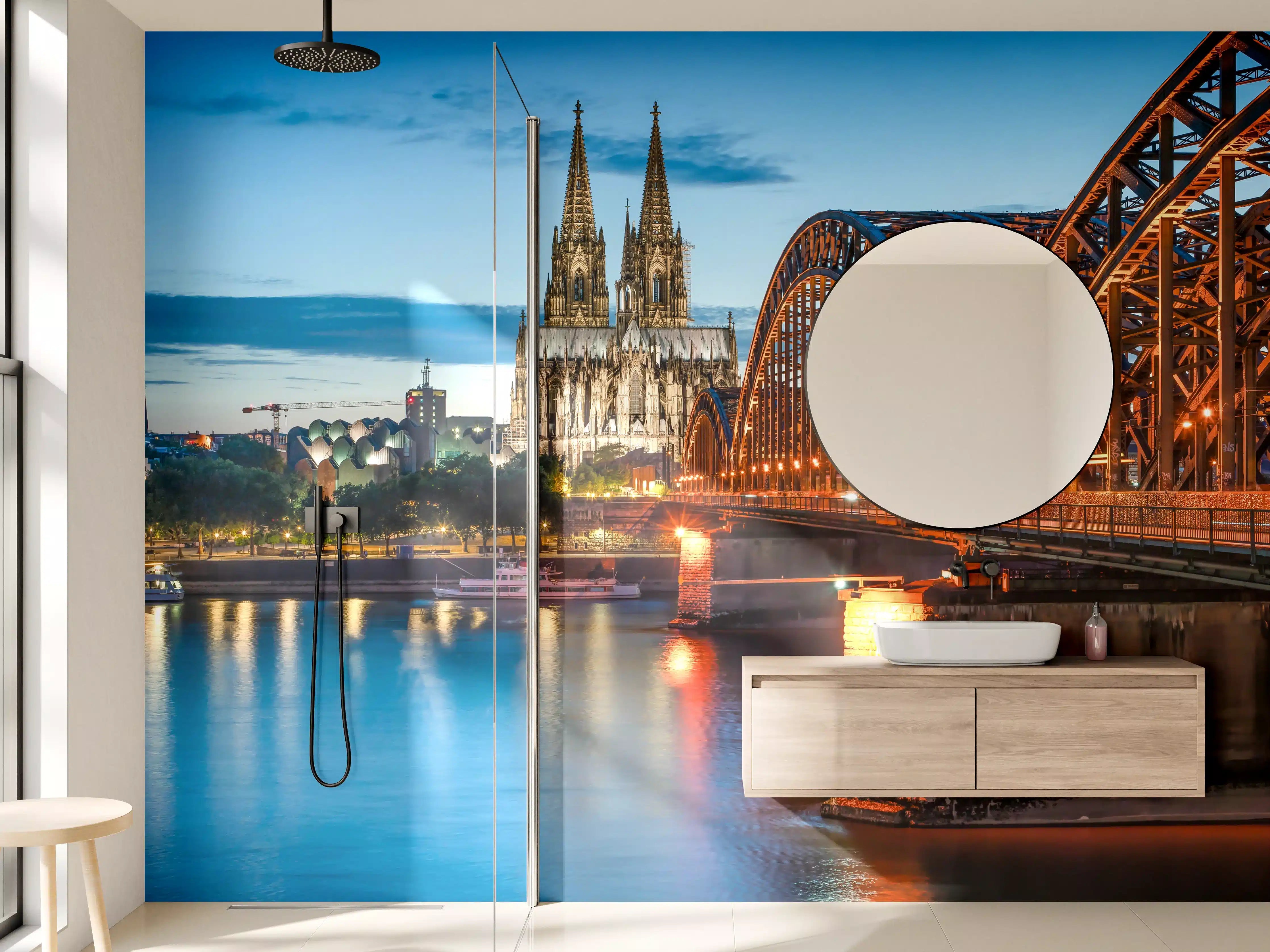 Wandverkleidung Bad - Kölner Dom und Hohenzollernbrücke bei Nacht