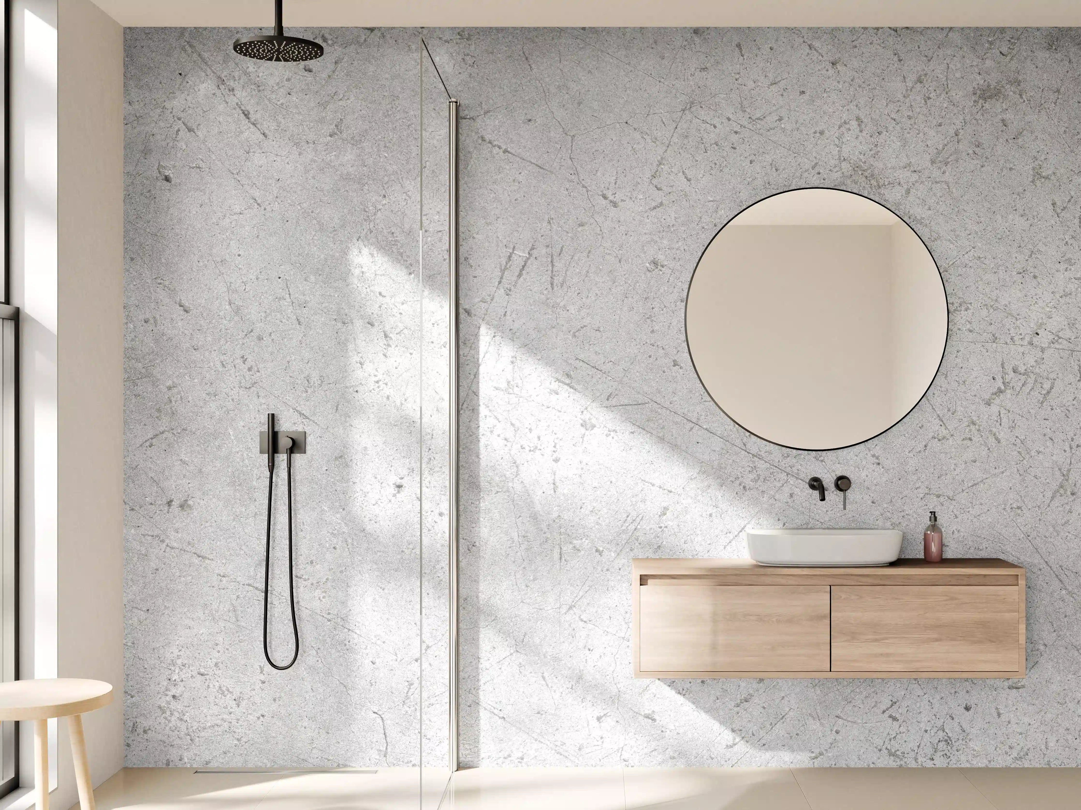 Wandverkleidung Bad - Kratzige graue Betonwand