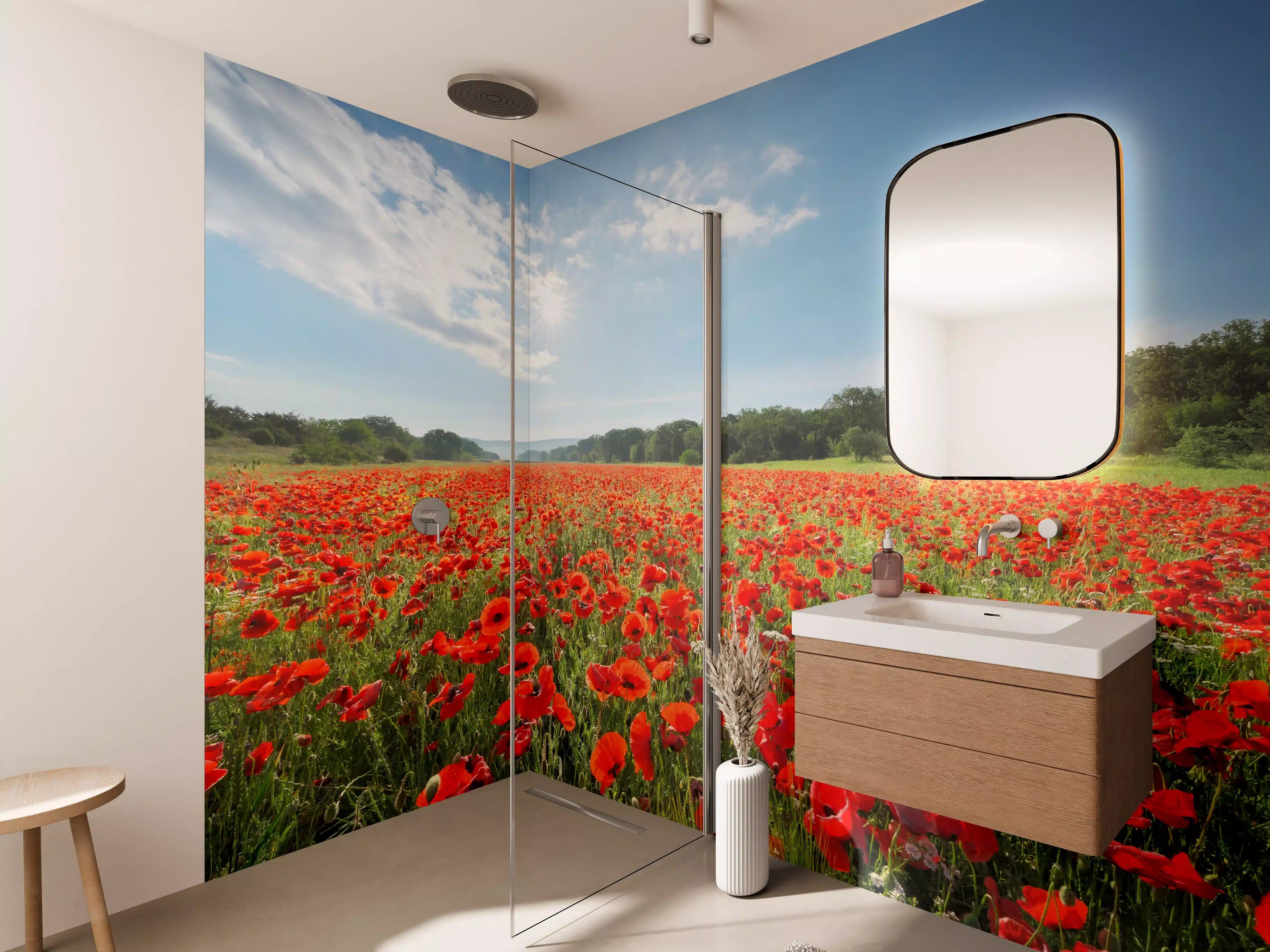 Wandverkleidung Bad - Lebendige Mohnblumenfeld bei Sonnenschein
