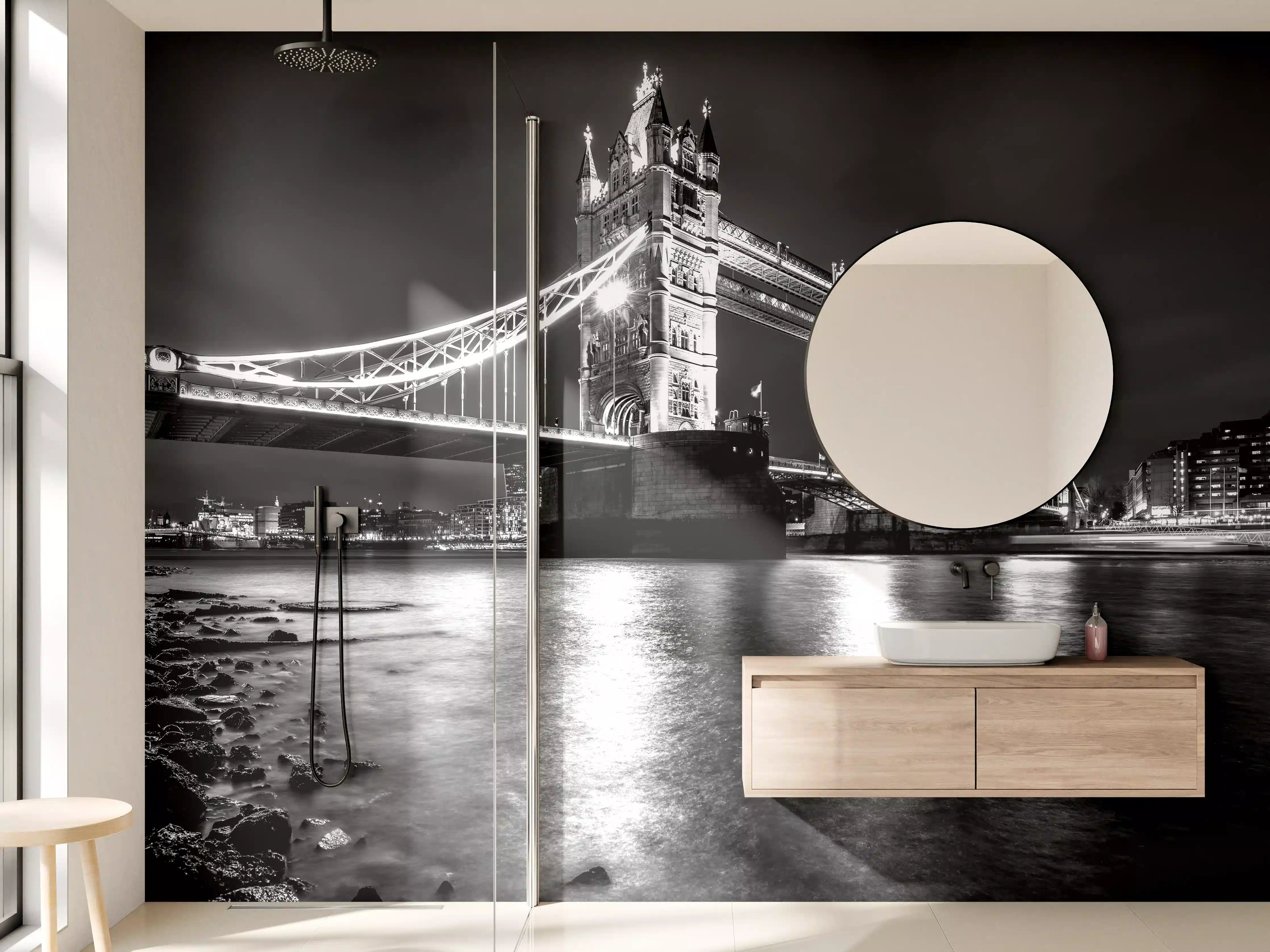 Wandverkleidung Bad - London Tower Bridge in Schwarzweiß
