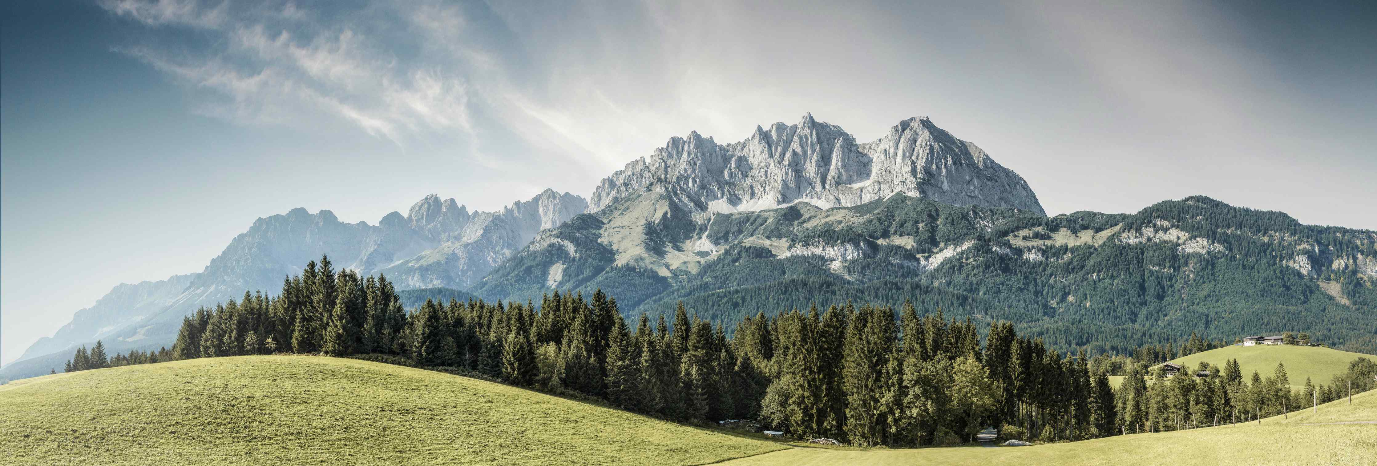 Wandverkleidung Bad-Majestätische Bergkette in sanften Farben
