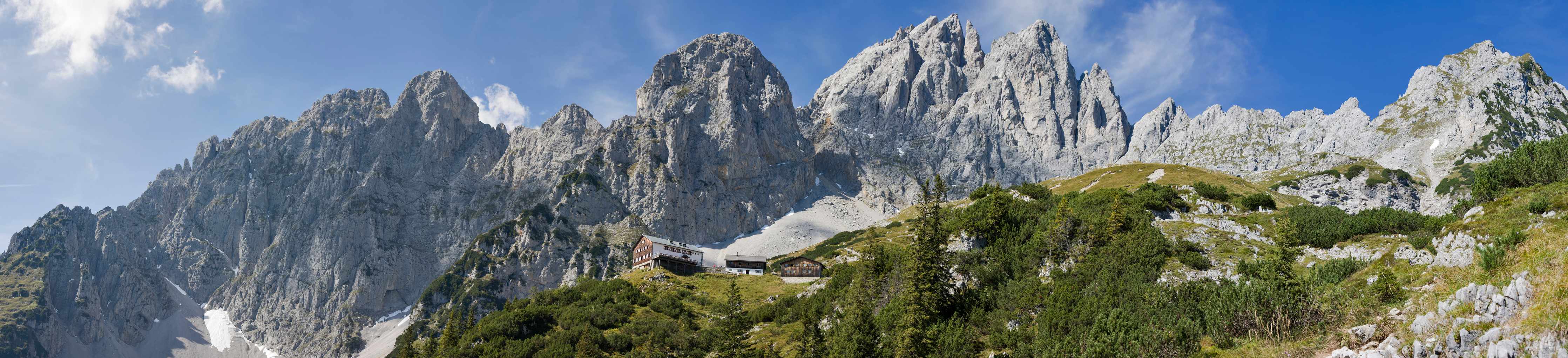 Wandverkleidung Bad-Majestätische Bergkulisse in strahlendem Blau