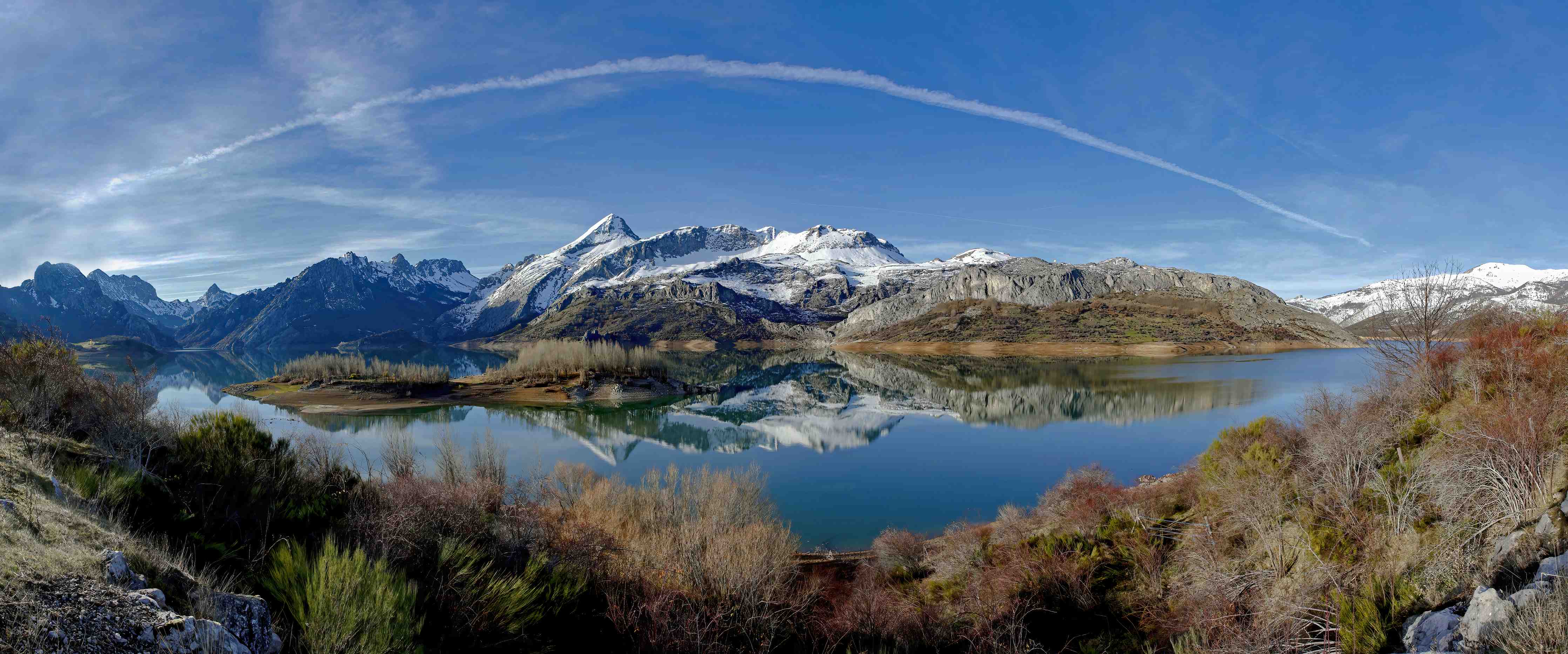Wandverkleidung Bad-Majestätische Berglandschaft am See