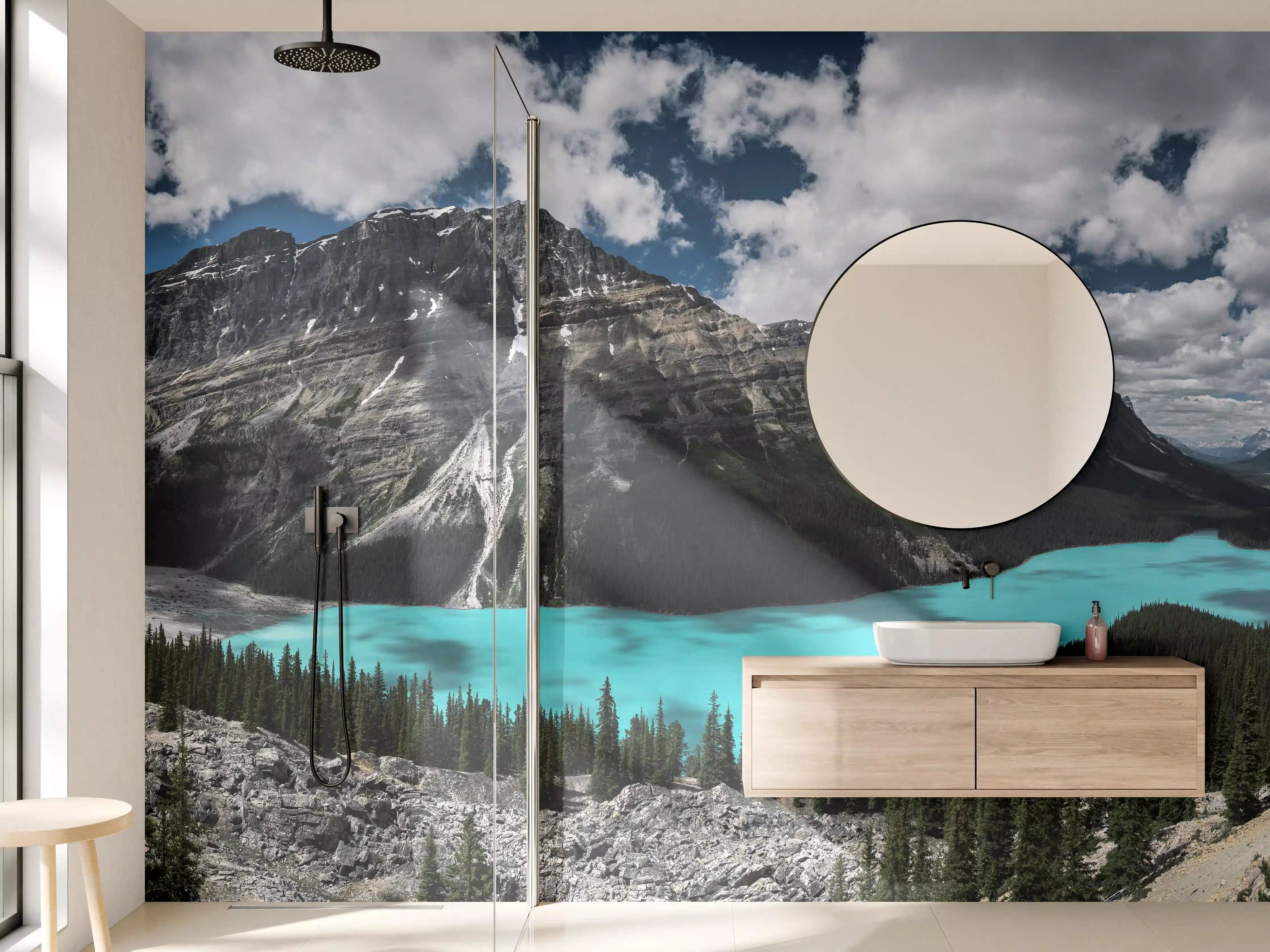 Wandverkleidung Bad - Majestätische Berglandschaft mit türkisblauem See