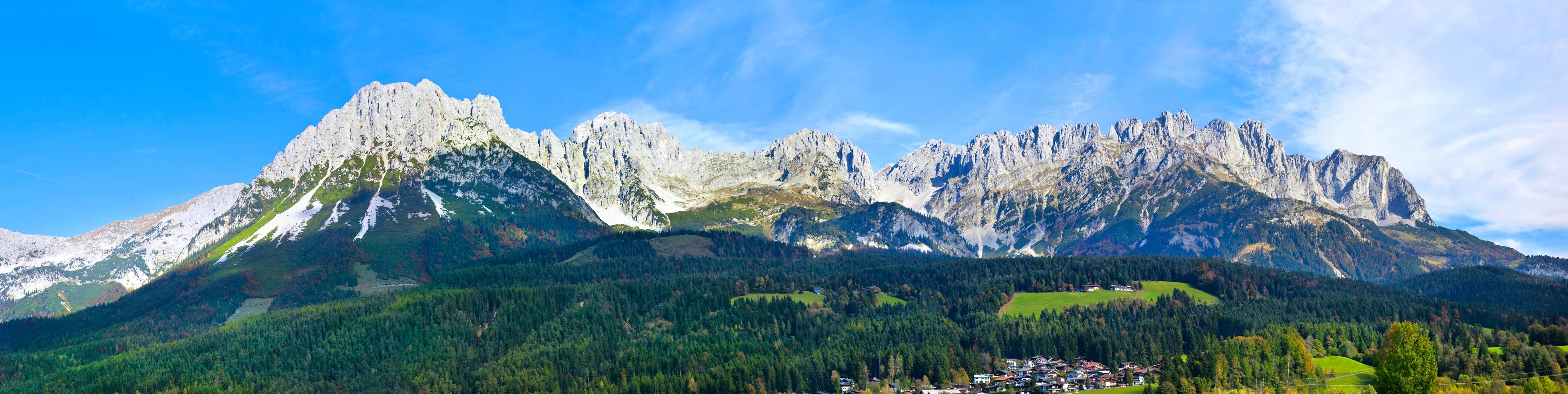 Wandverkleidung Bad-Majestätischer Bergpanorama mit blauen Himmel