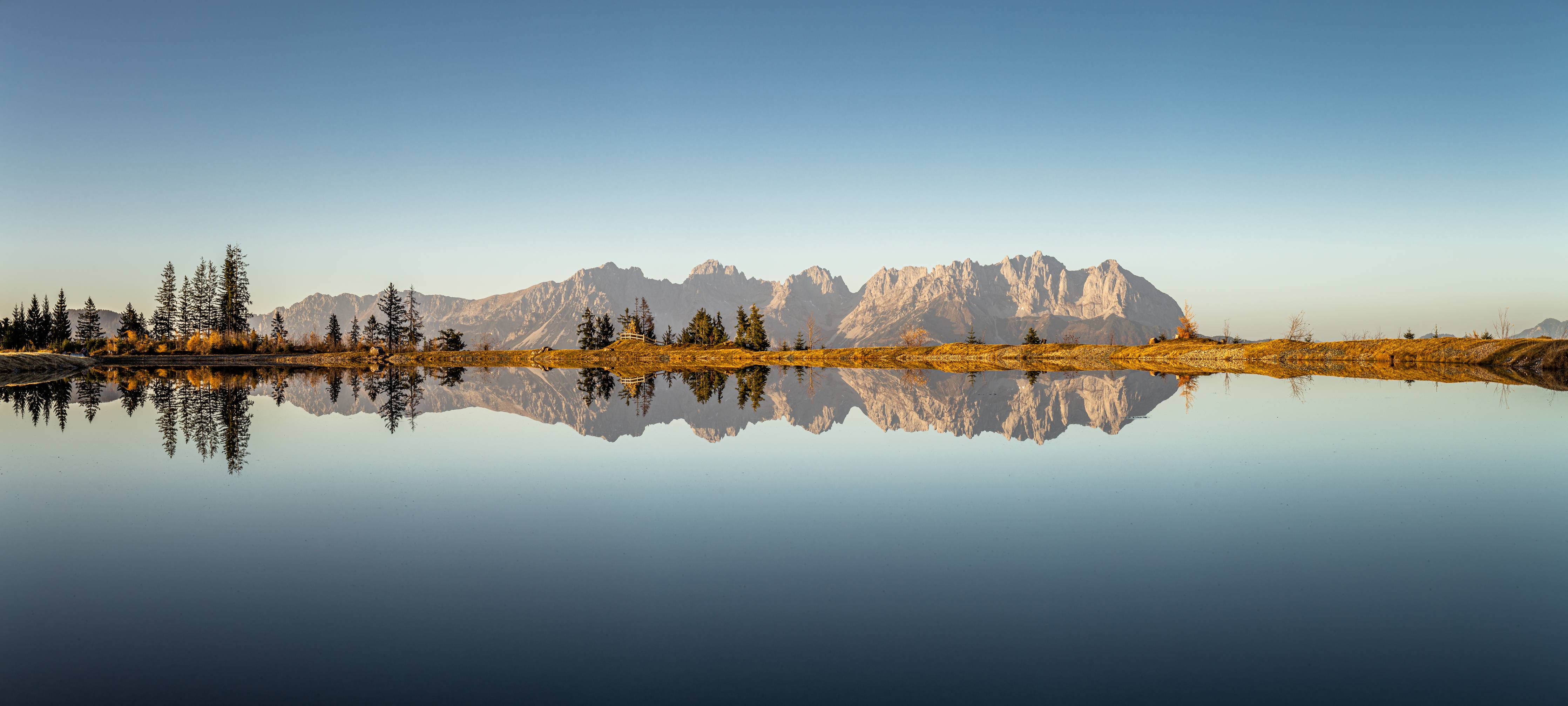 Wandverkleidung Bad-Malerische Bergkulisse am See