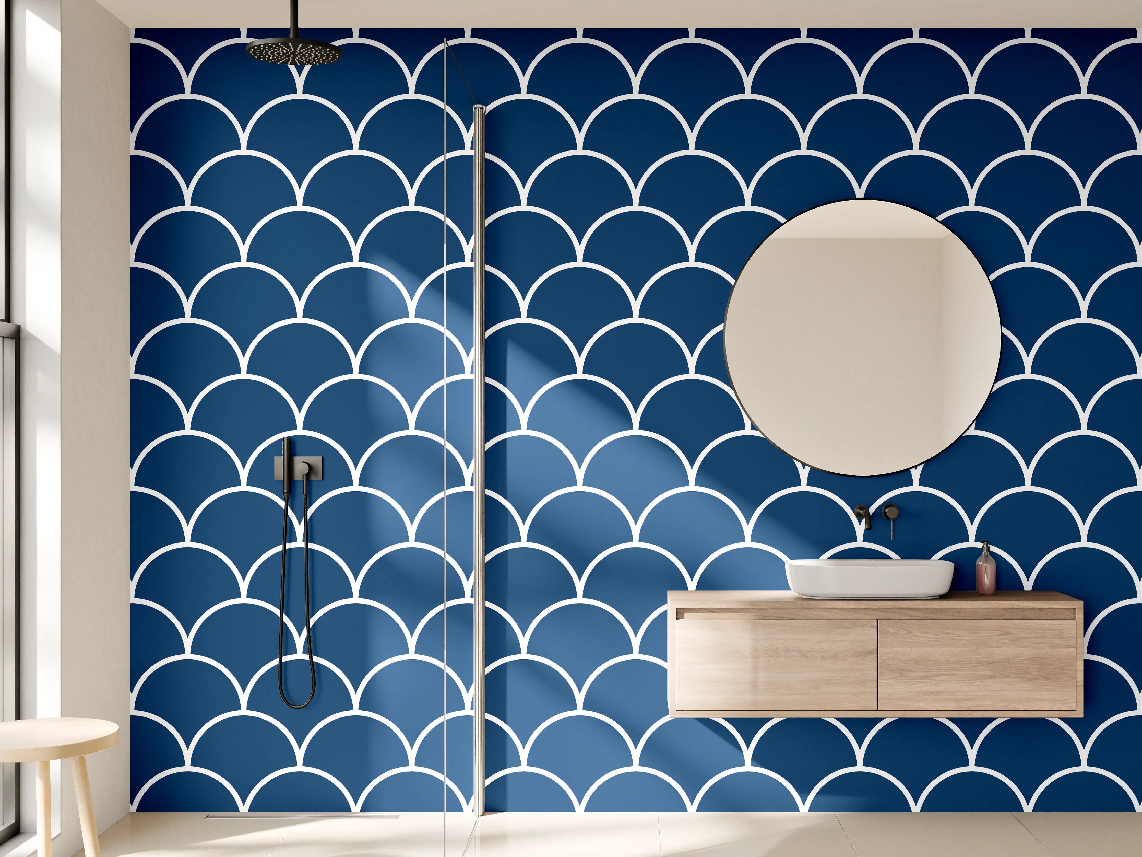 Wandverkleidung Bad - Marine-Design in Dunkelblau mit weißen Mustern