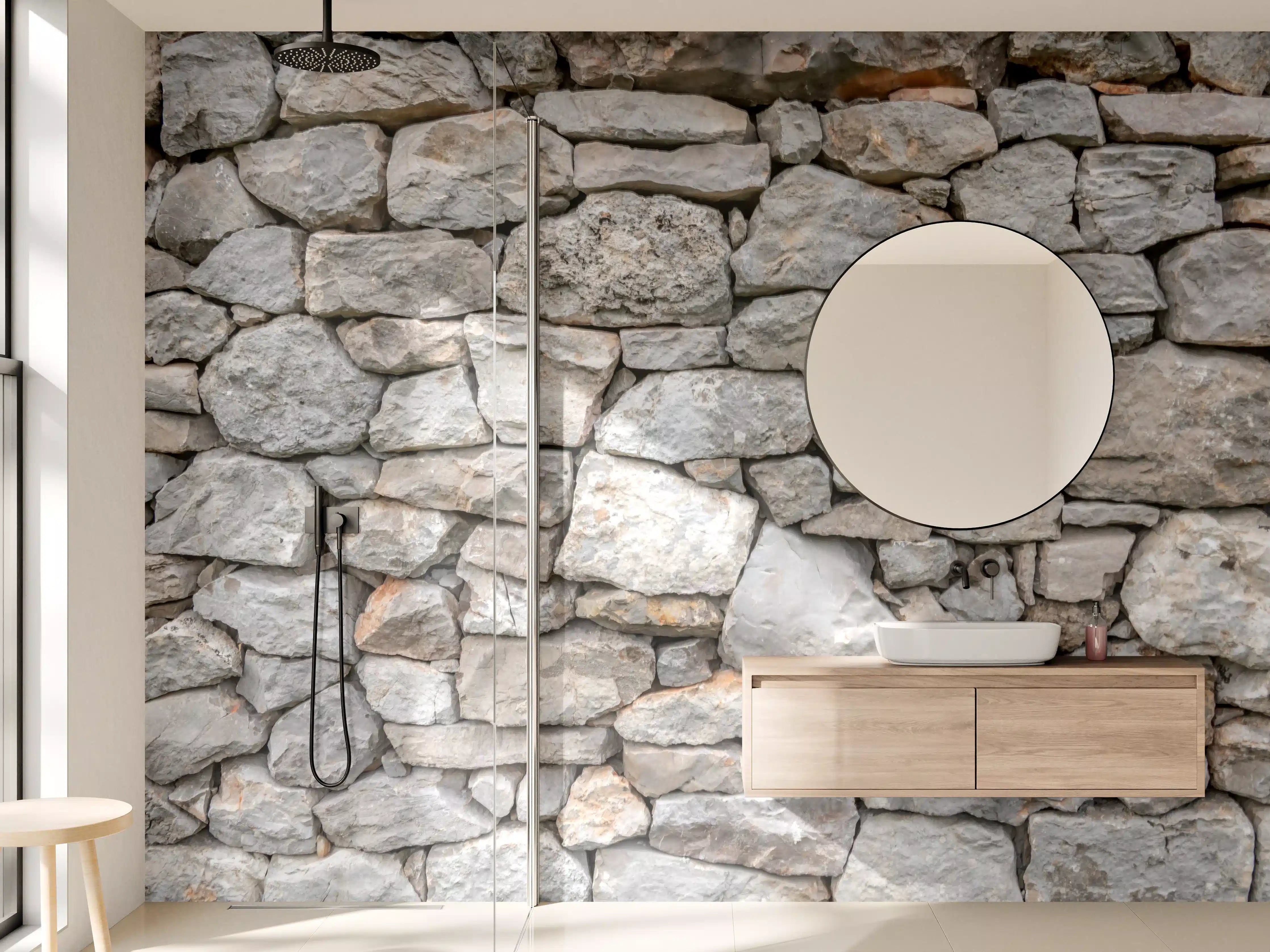 Wandverkleidung Bad - Massive raue Steinwand
