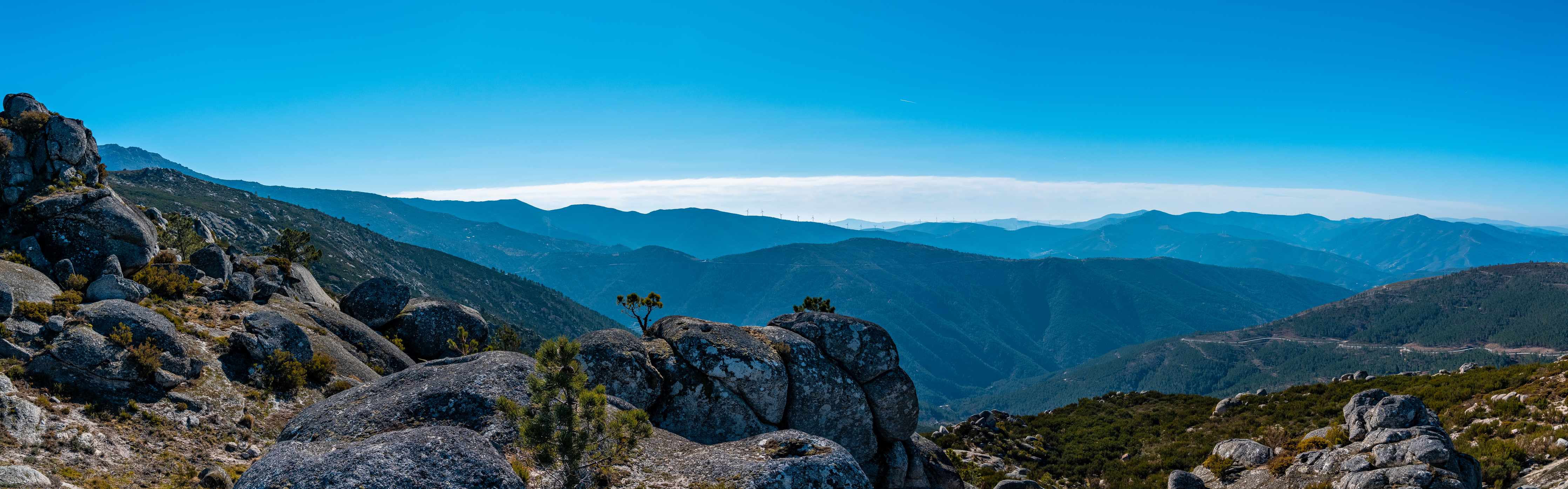 Wandverkleidung Bad-Morgendliche Grautöne im Bergblick