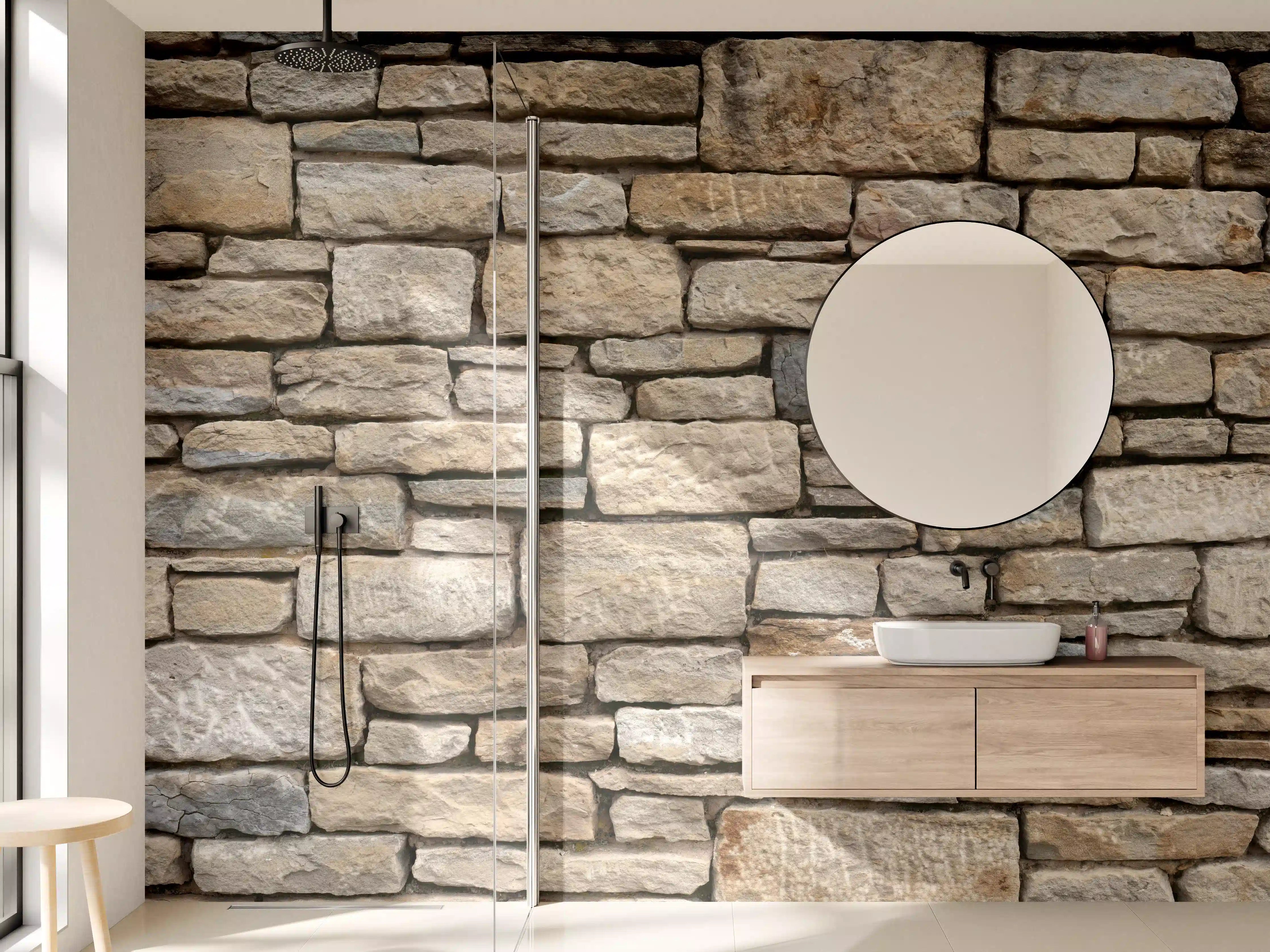 Wandverkleidung Bad - Natürliche Steinwand in warmen Tönen