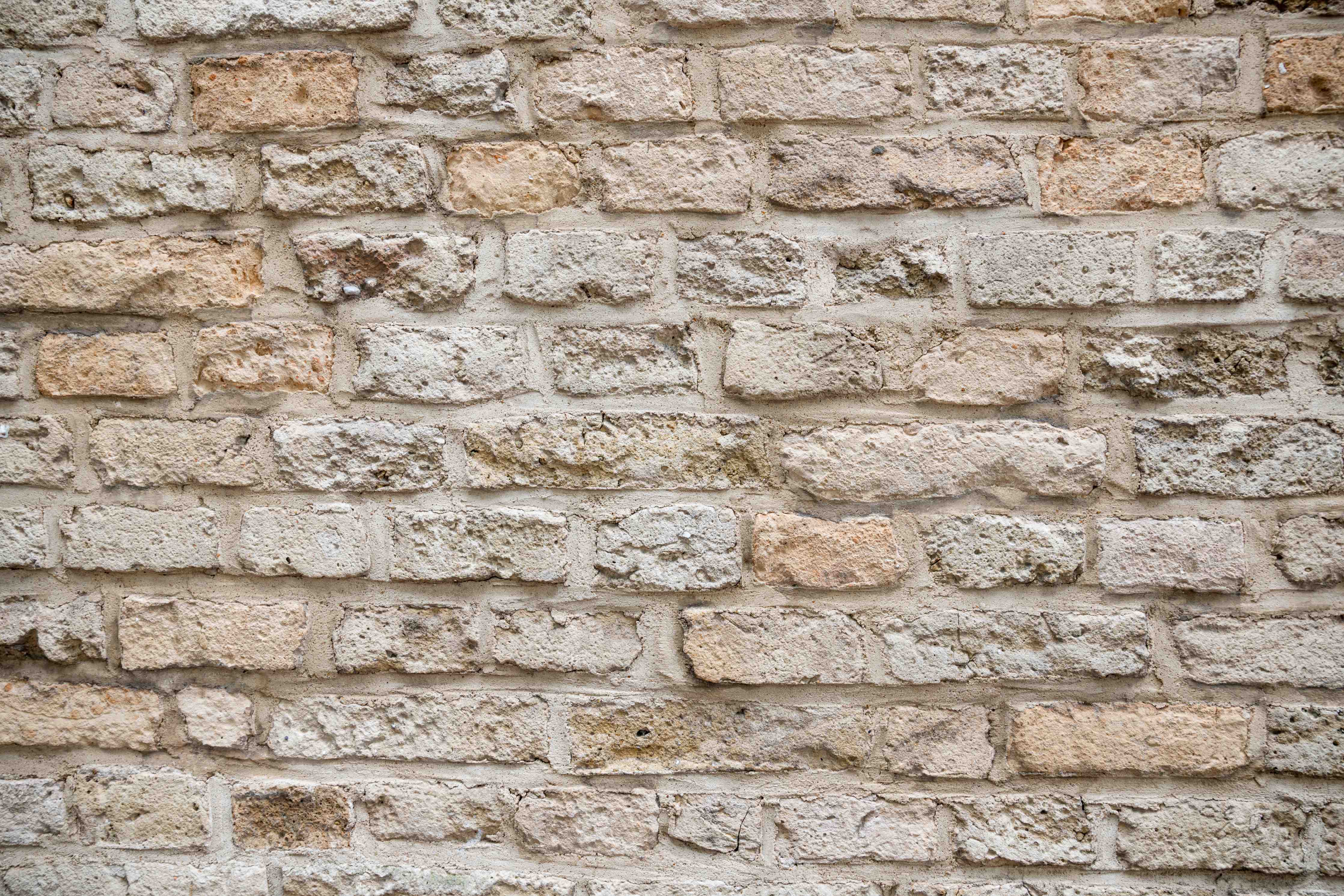 Wandverkleidung Bad-Naturbelassene Backsteinmauer mit warmen Tönen