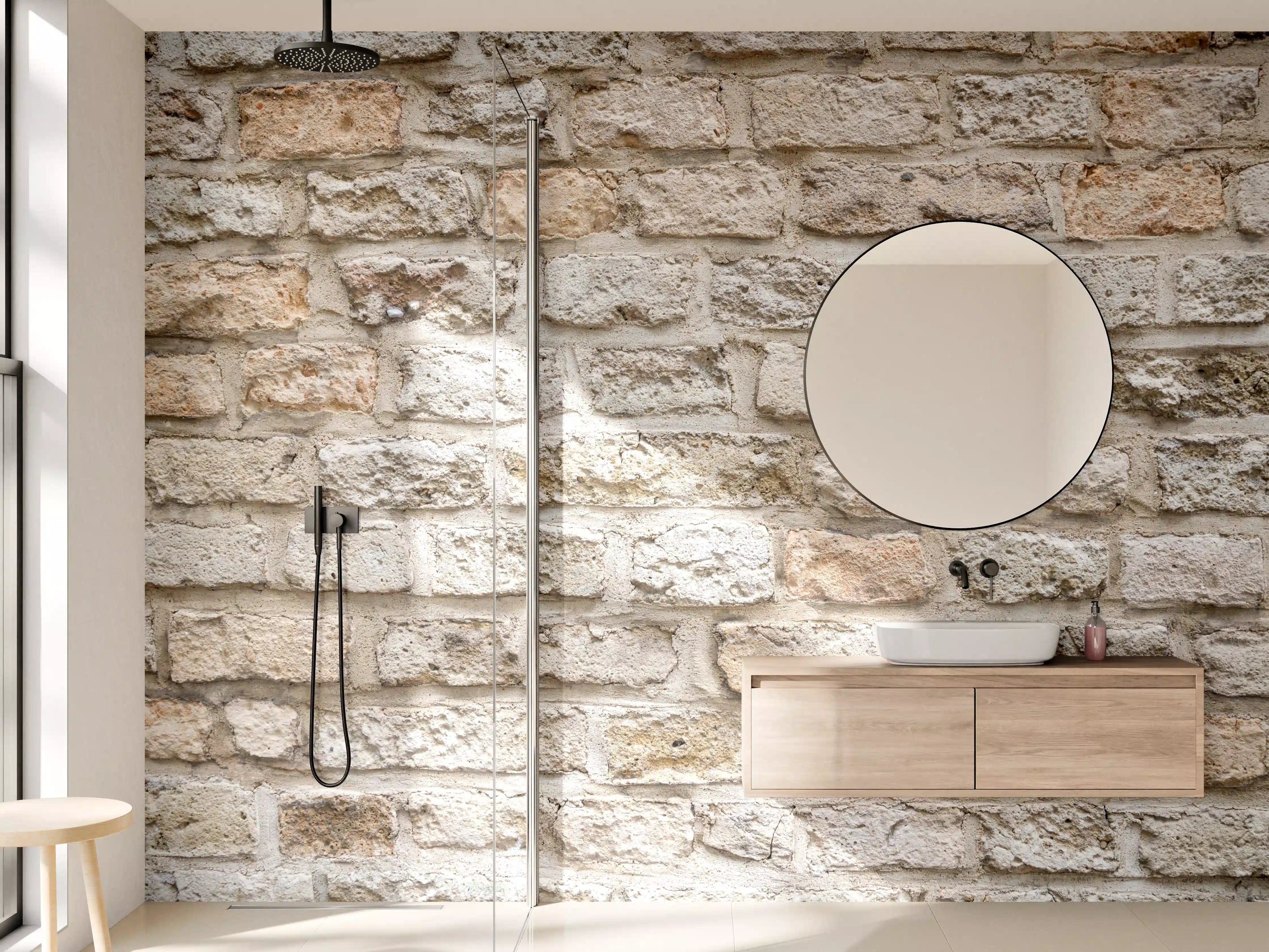 Wandverkleidung Bad - Naturbelassene Backsteinmauer mit warmen Tönen