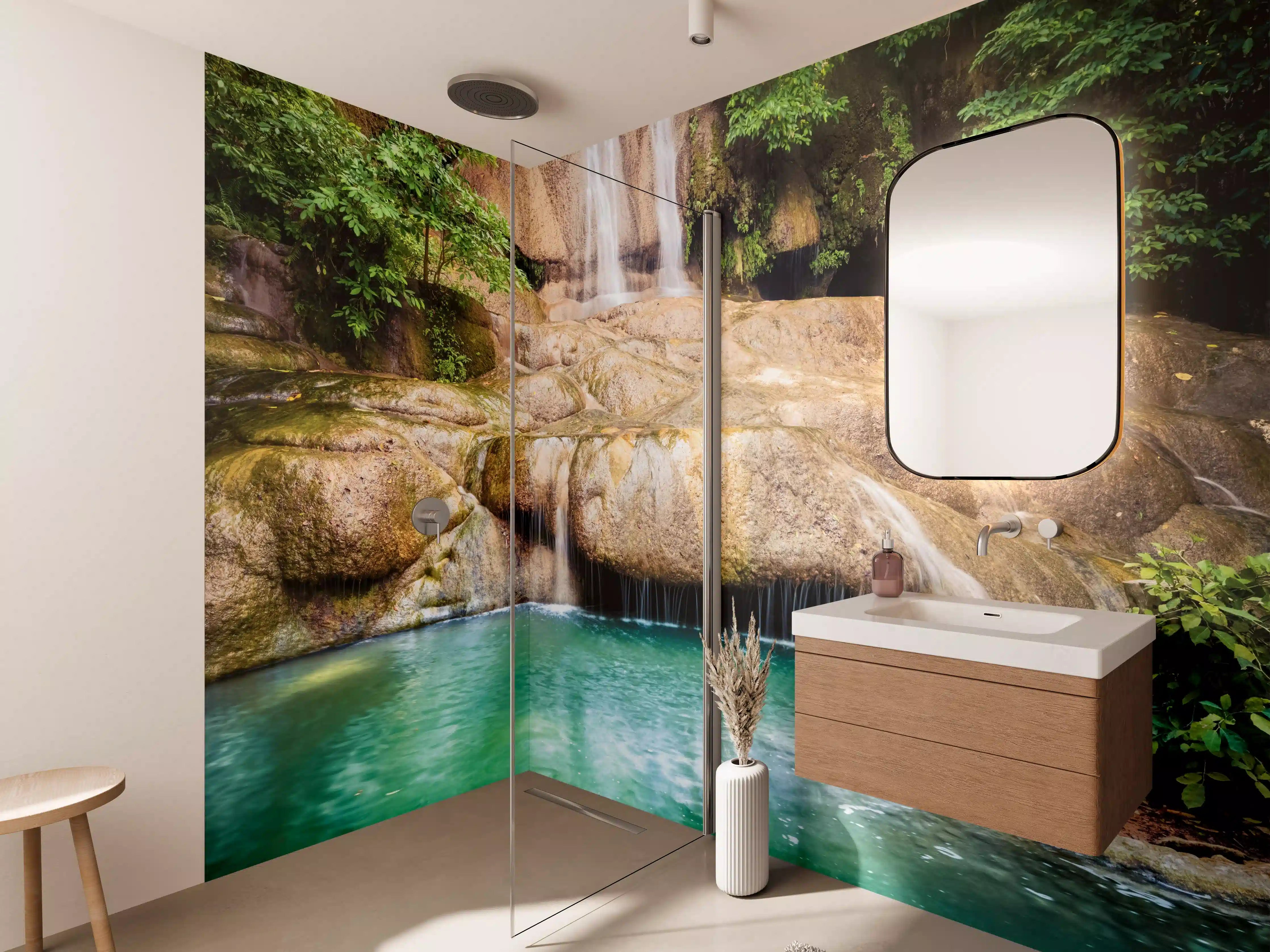 Wandverkleidung Bad - Naturpool mit Wasserfall in grünem Wald