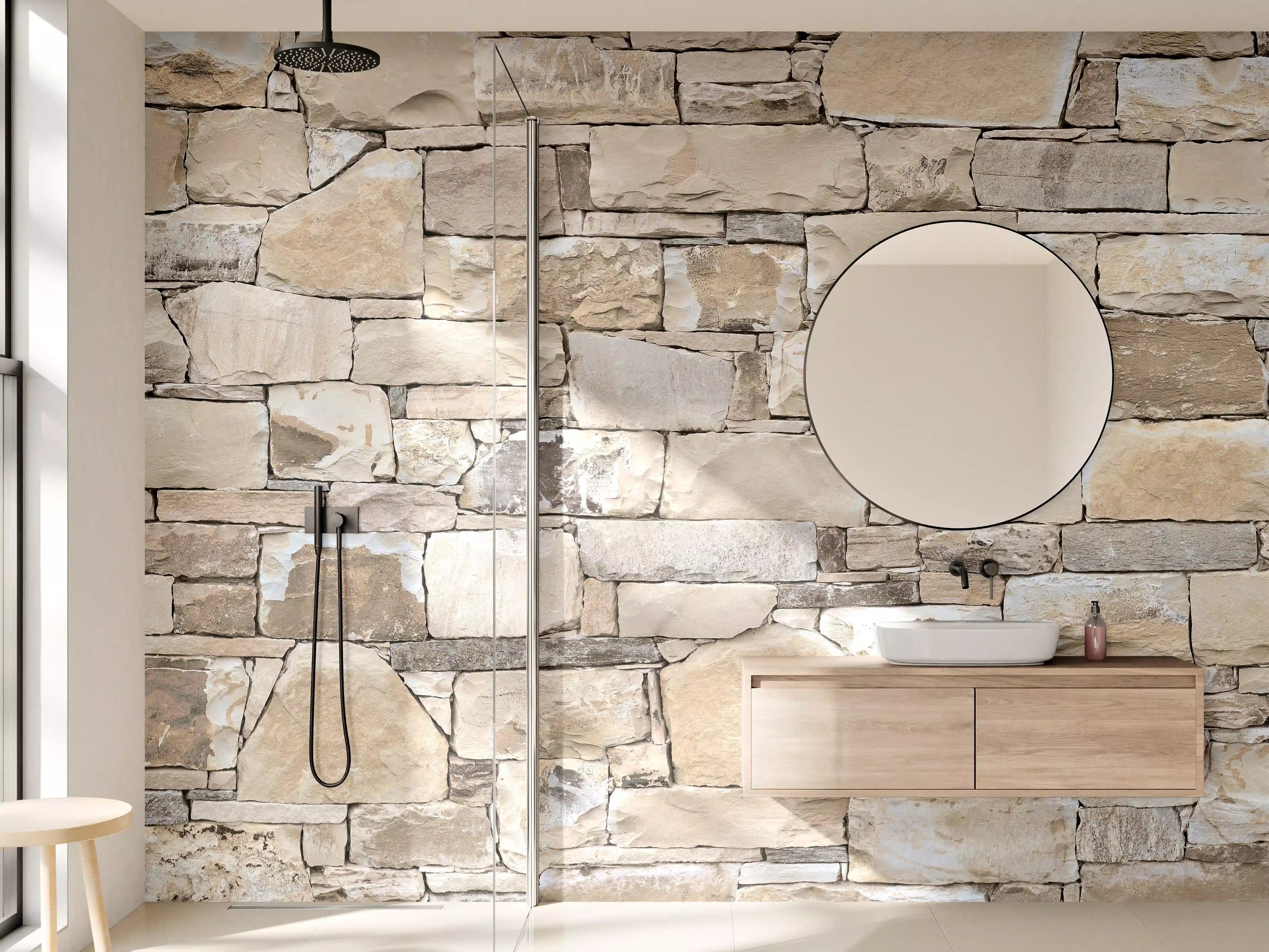Wandverkleidung Bad - Natursteinmauer in neutralen Tönen