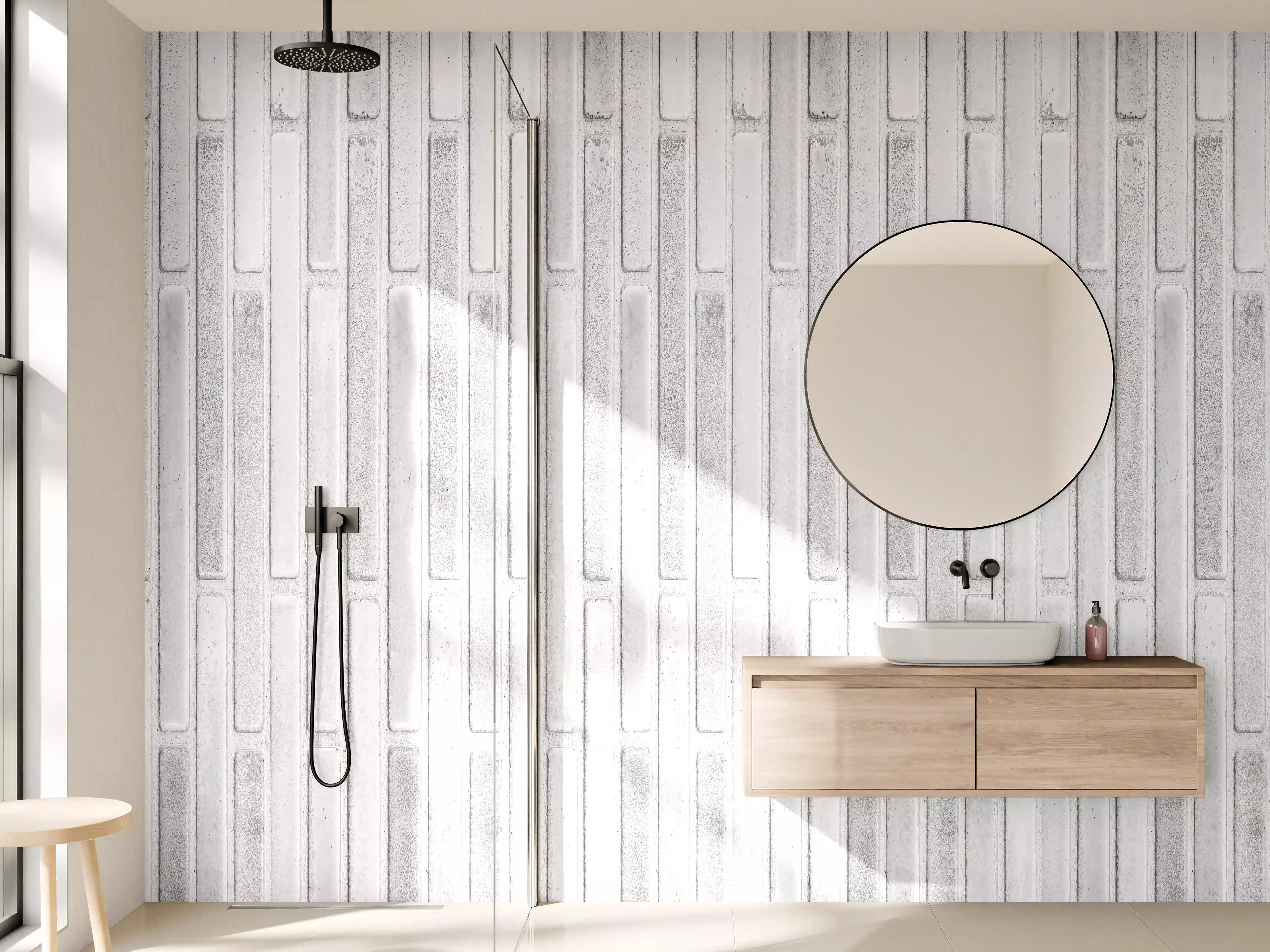 Wandverkleidung Bad - Panorama der weißen Steinwand mit Streifen Textur