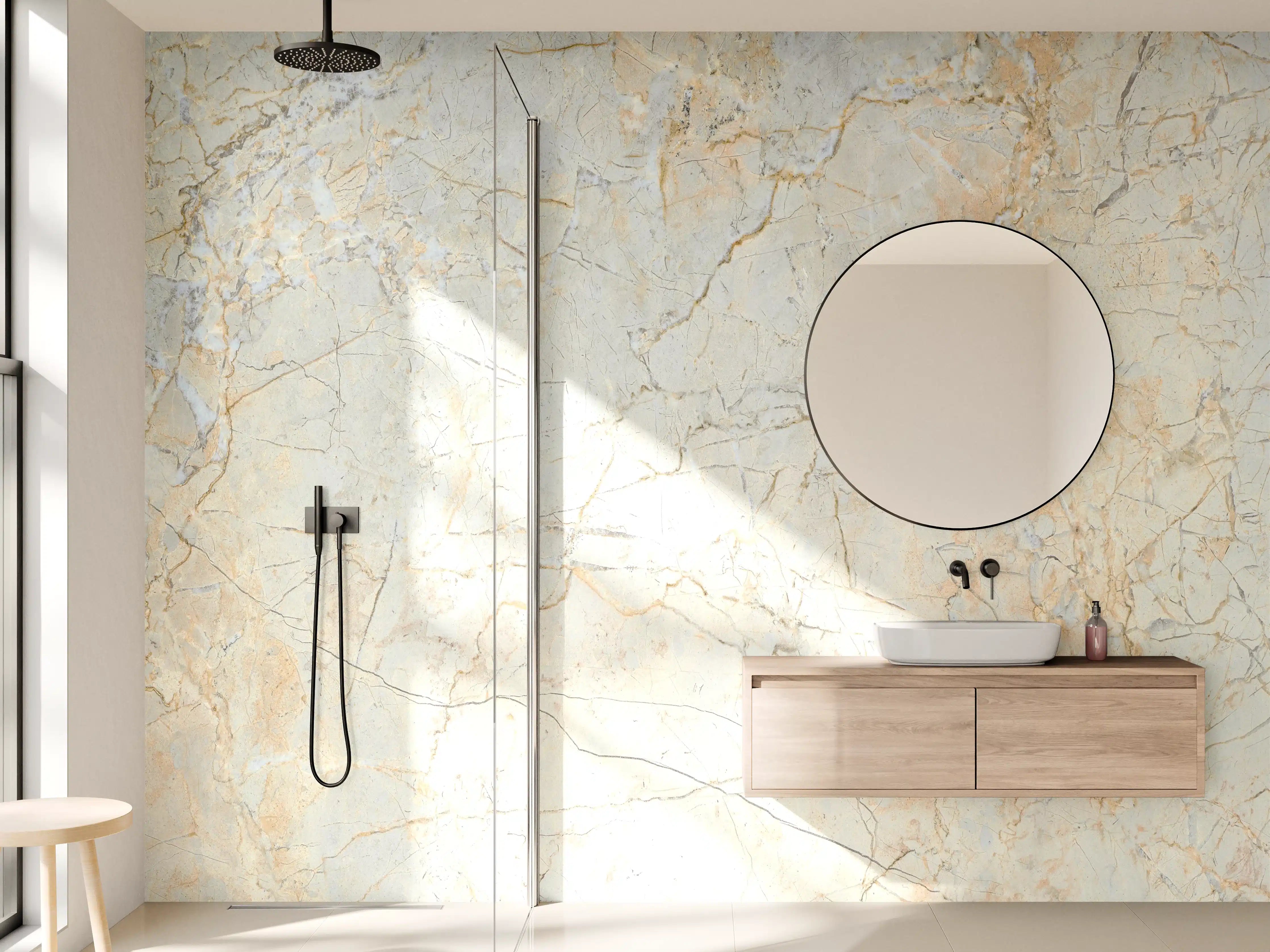 Wandverkleidung Bad - Rissige Marmorwand