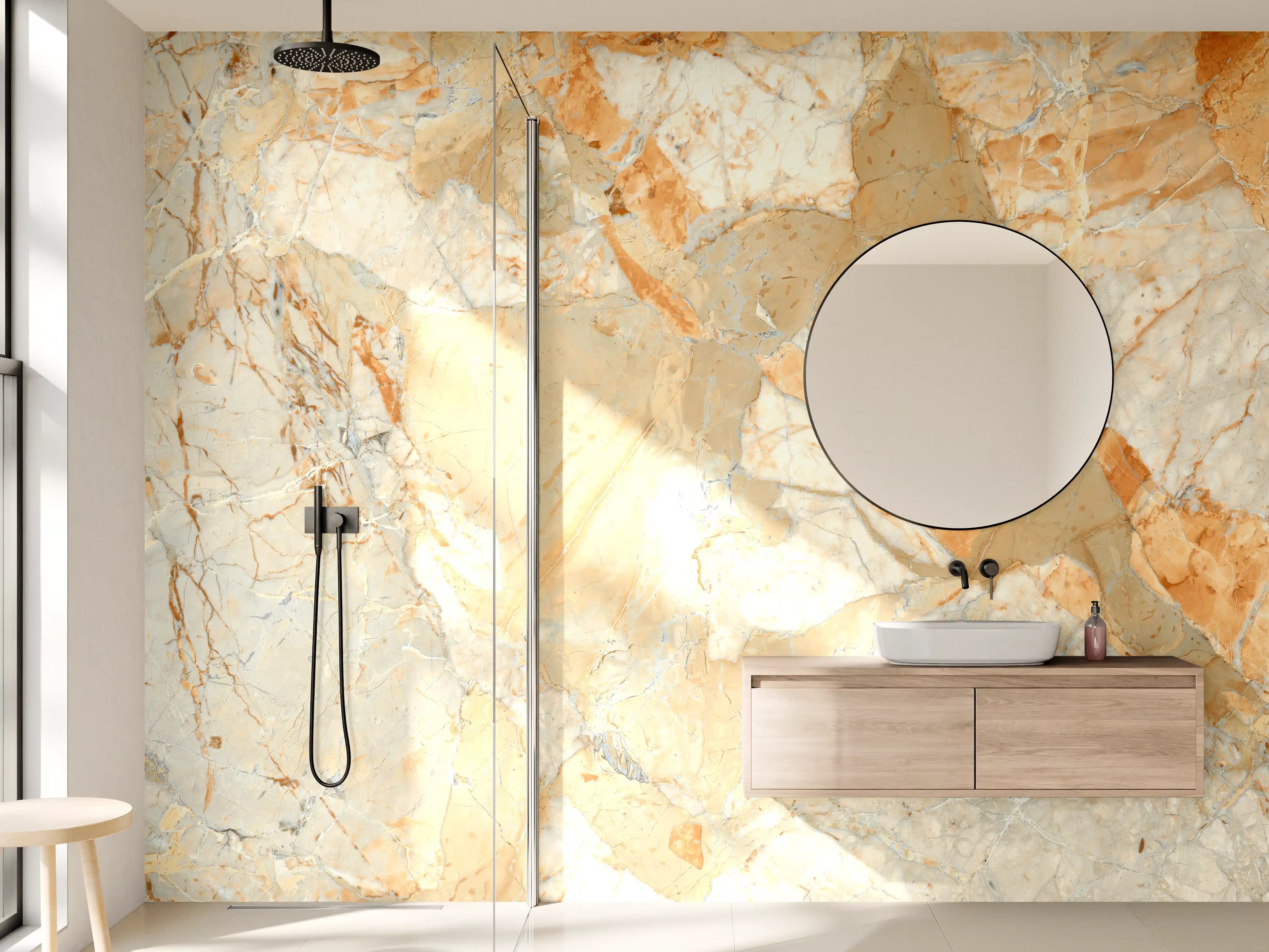 Wandverkleidung Bad - Rötlich-beiger rissiger Marmor