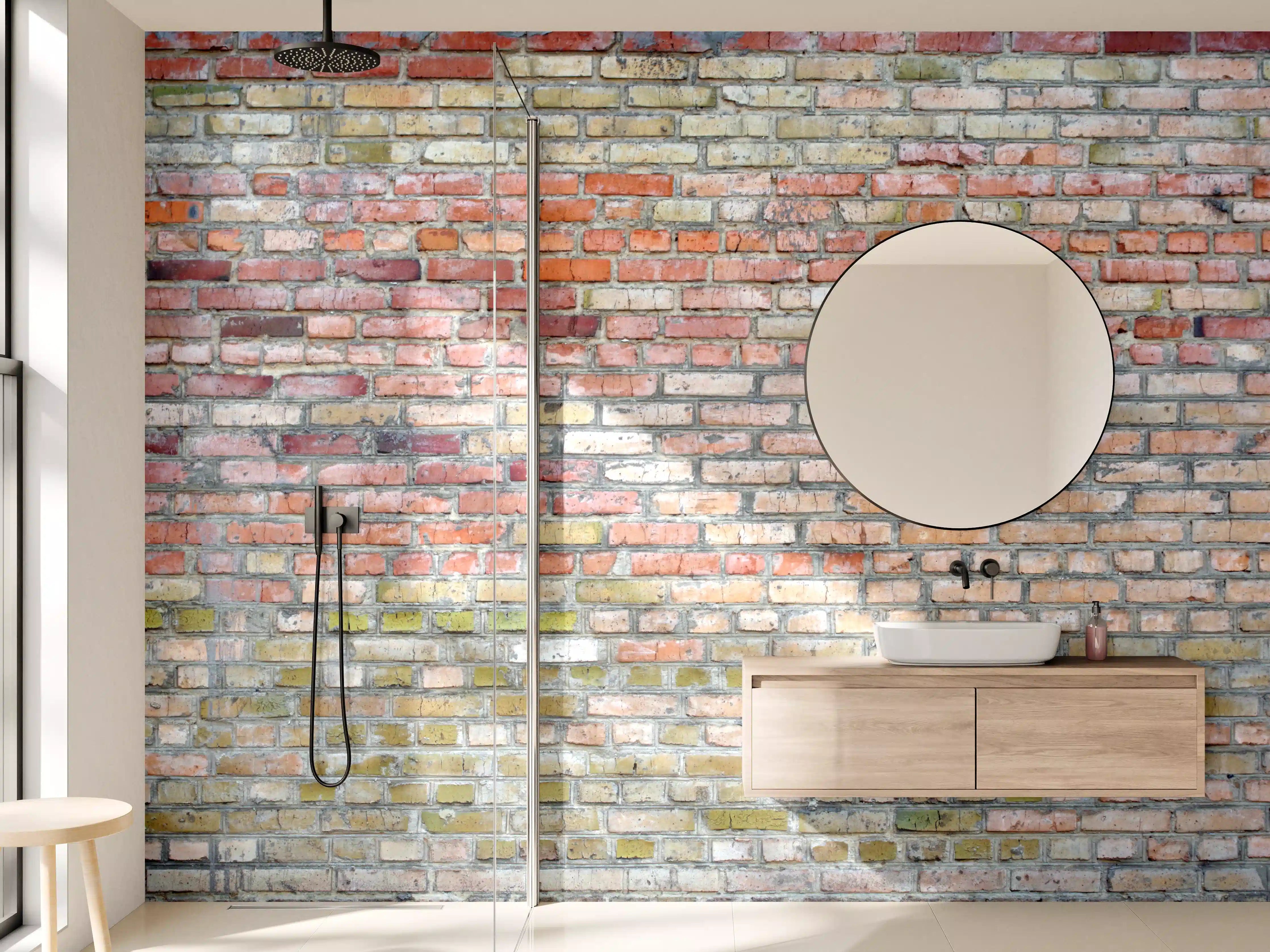 Wandverkleidung Bad - Rustikale Backsteinwand mit grüner Patina