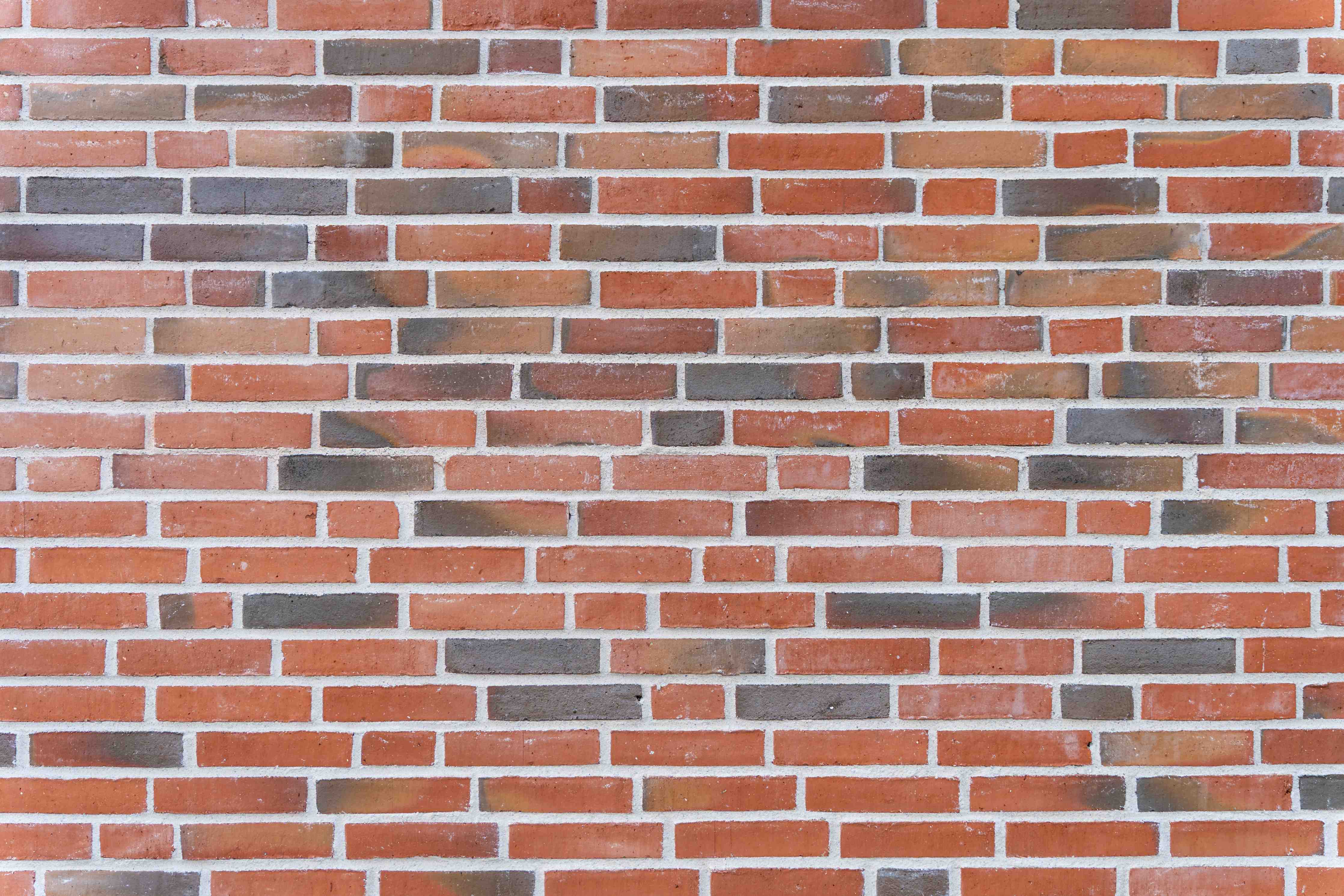 Wandverkleidung Bad-Rustikale Backsteinwand mit warmen Farbtönen