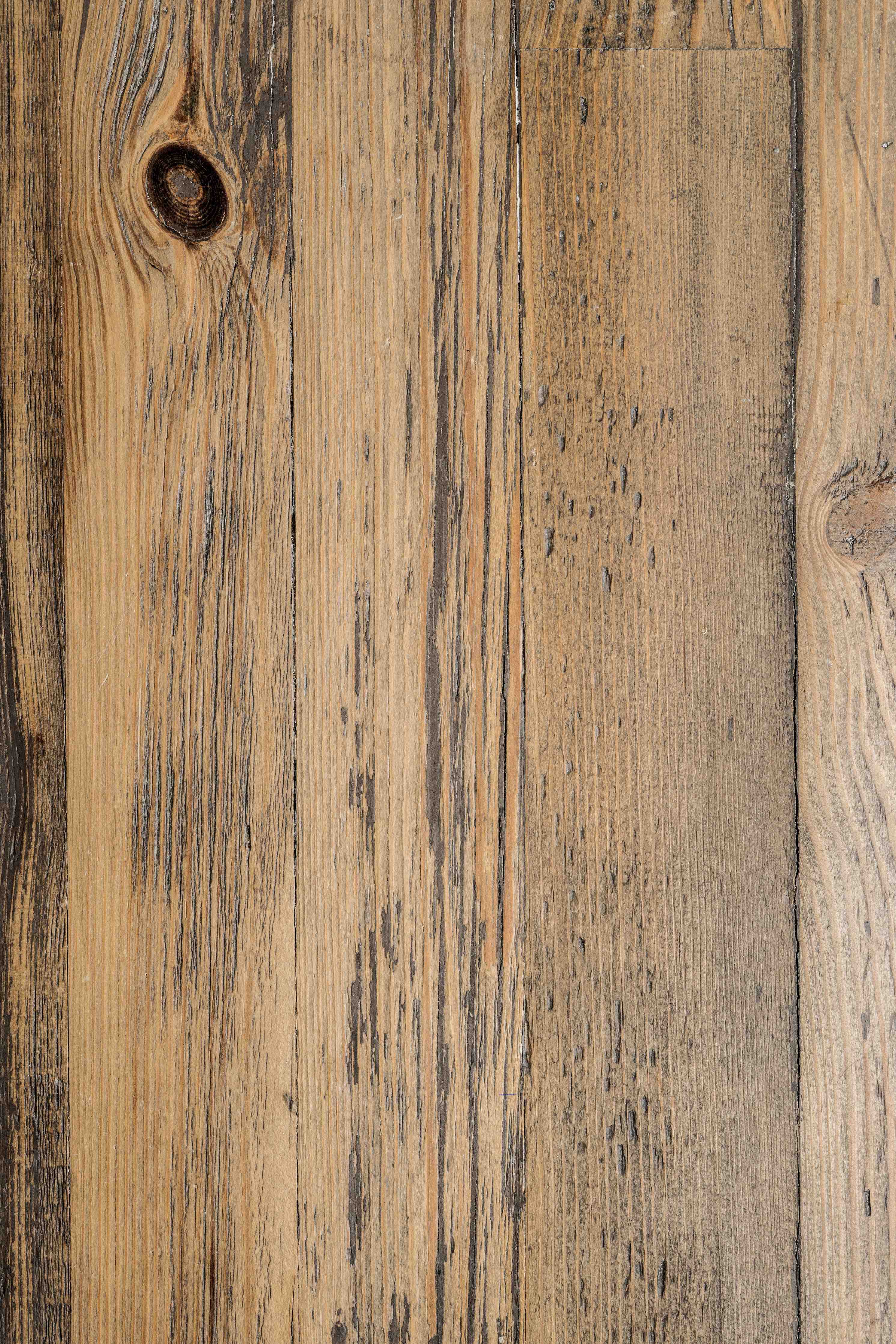 Wandverkleidung Bad-Rustikale Holzoptik in warmen Tönen