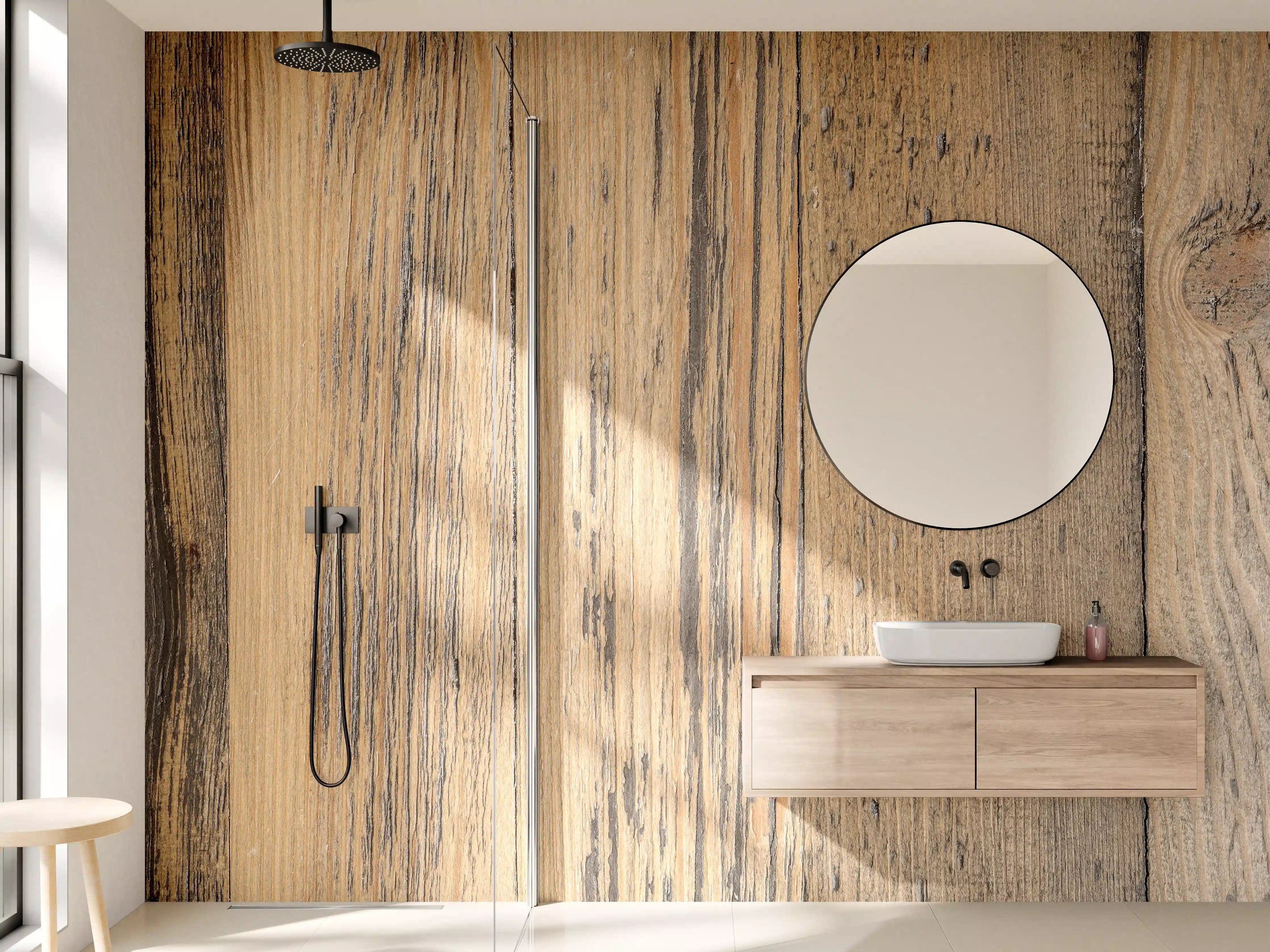 Wandverkleidung Bad - Rustikale Holzoptik in warmen Tönen