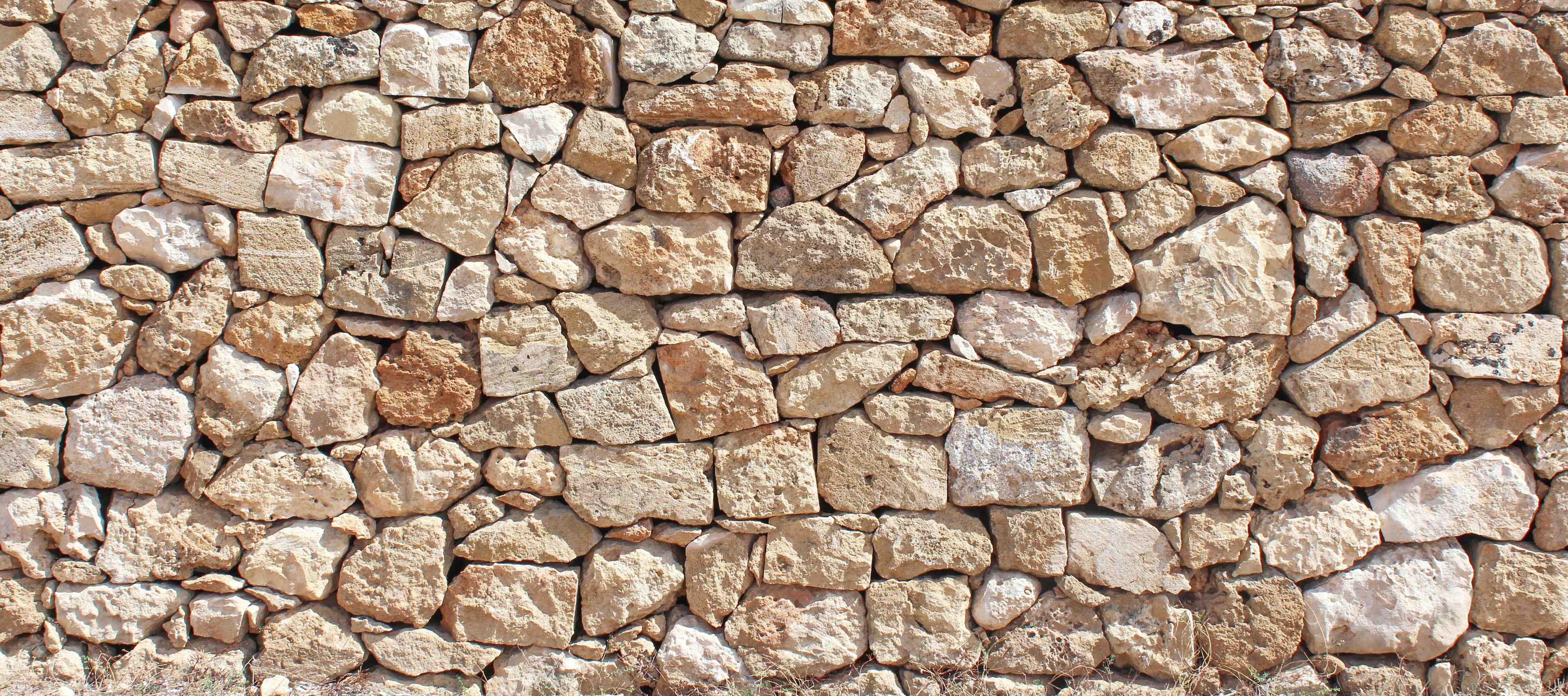 Wandverkleidung Bad-Rustikale Natursteinmauer in Erdtönen