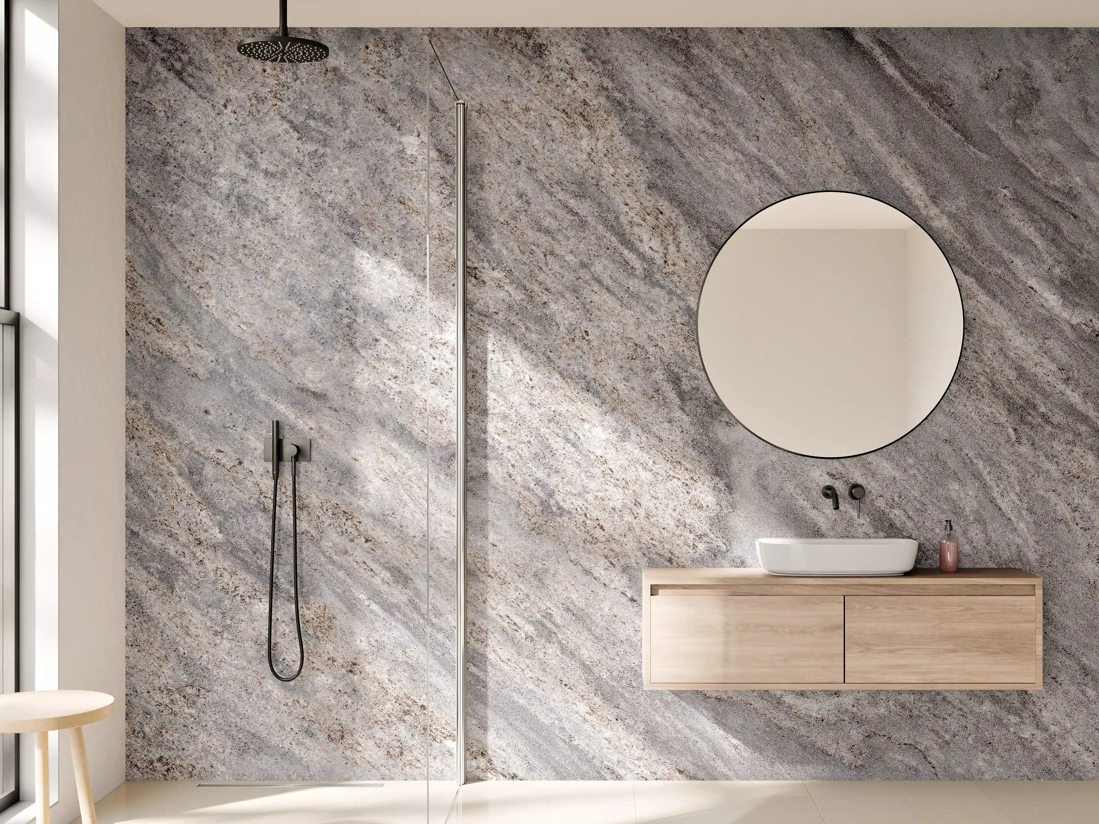 Wandverkleidung Bad - Rustikaler grau-brauner Marmor