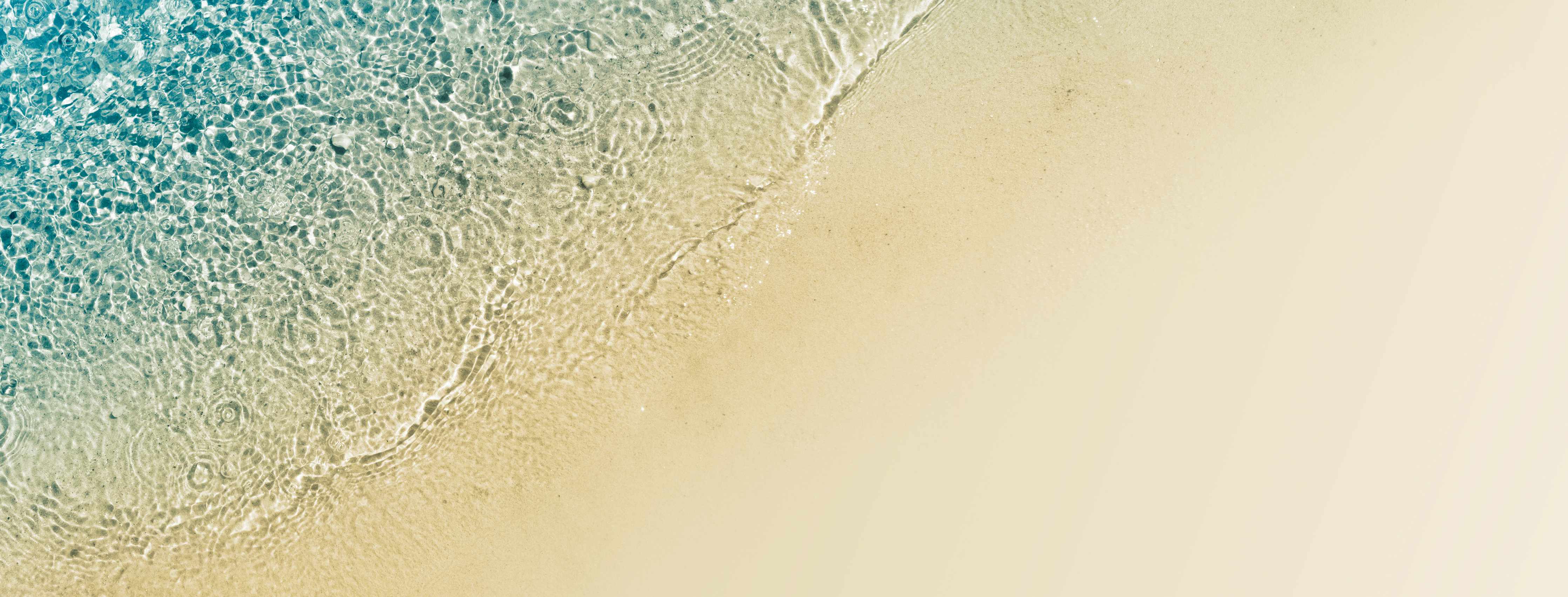 Wandverkleidung Bad-Sanfter Meeresstrand in Pastellfarben