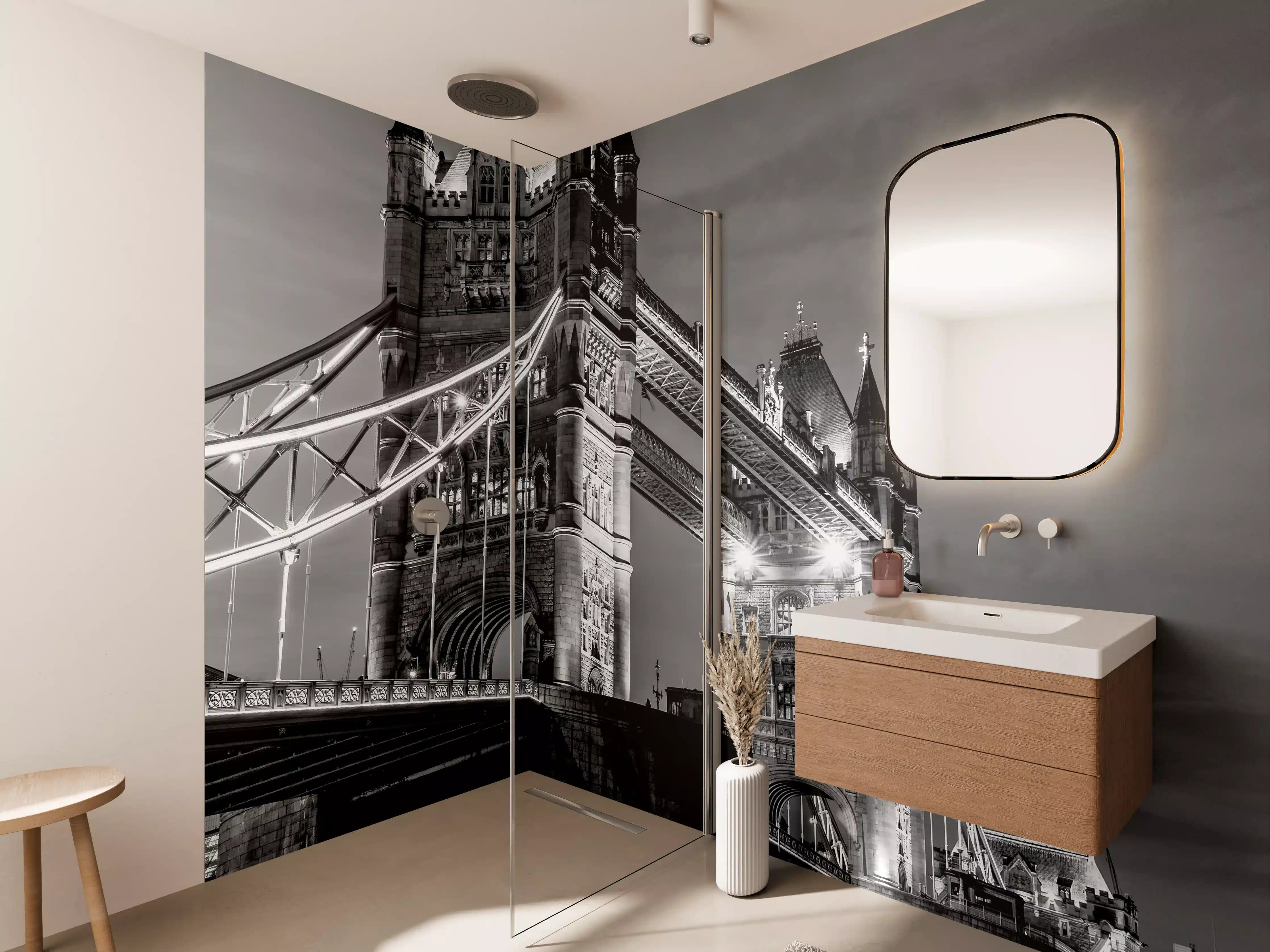 Wandverkleidung Bad - Schwarz-Weiß-Aufnahme der Tower Bridge bei Nacht