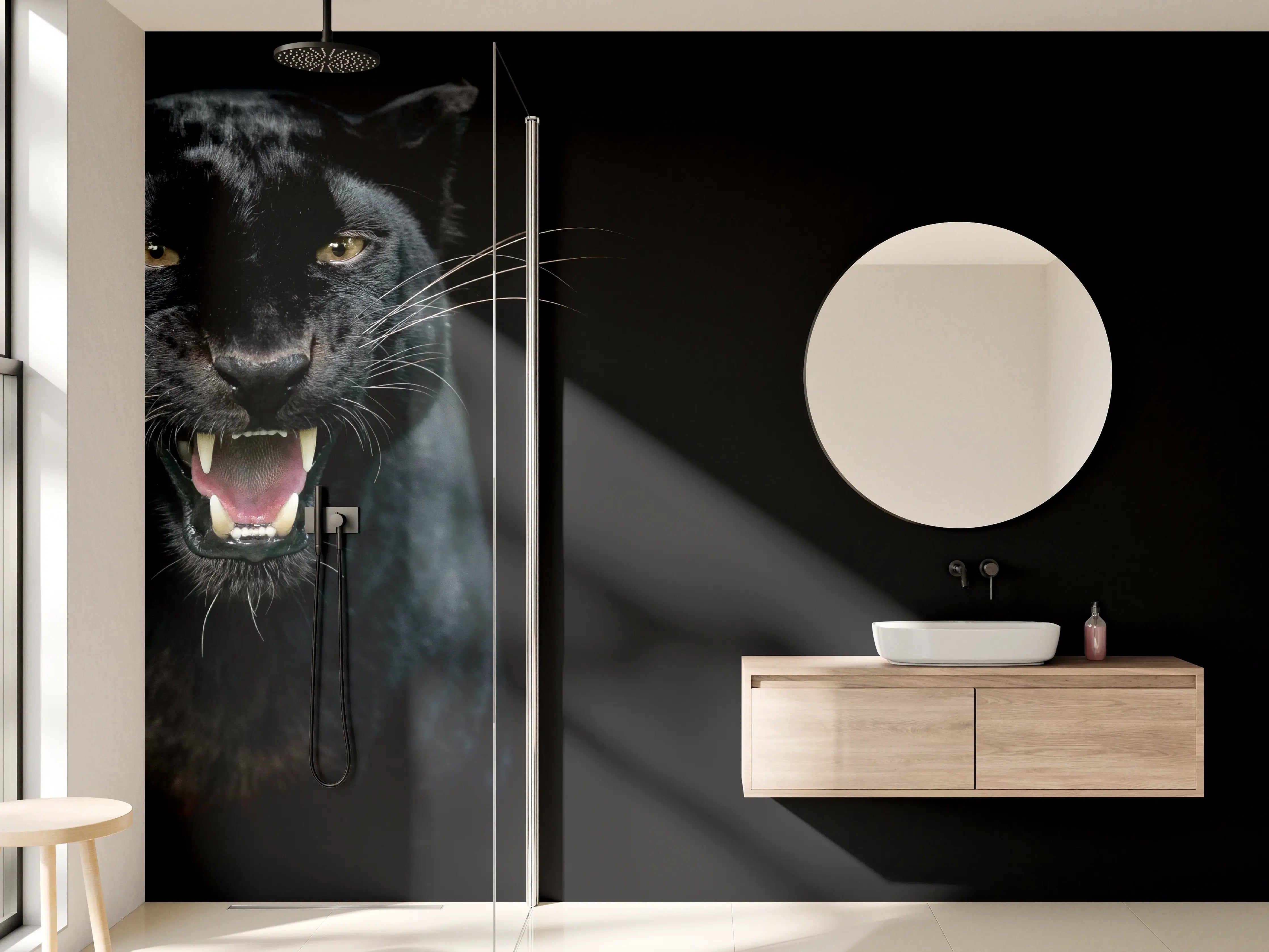 Wandverkleidung Bad - Schwarzer Panther auf schwarzem Hintergrund