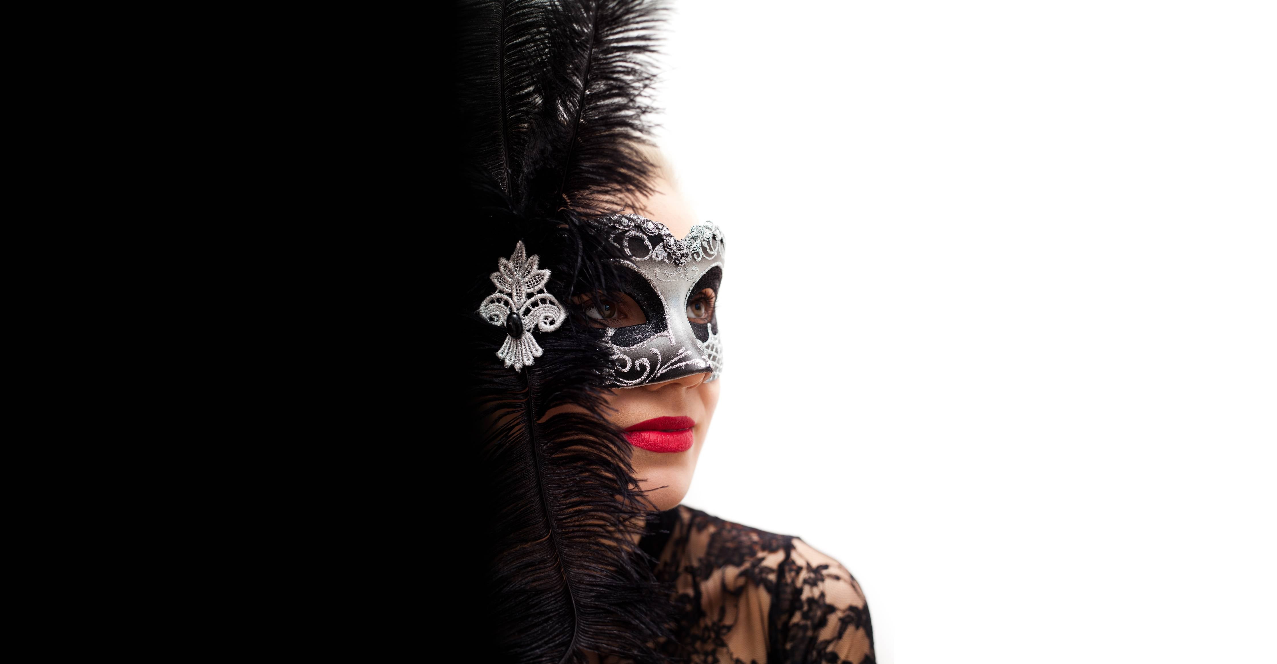 Wandverkleidung Bad-Schwarzer Schwan Frau mit Maske