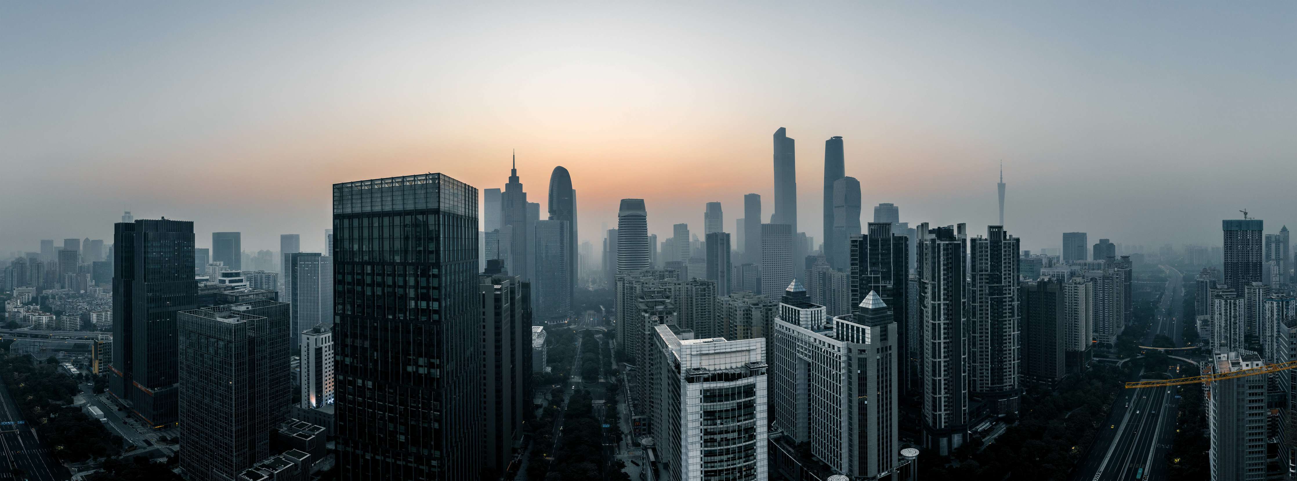 Wandverkleidung Bad-Skyline bei Sonnenuntergang in Blau- und Grautönen